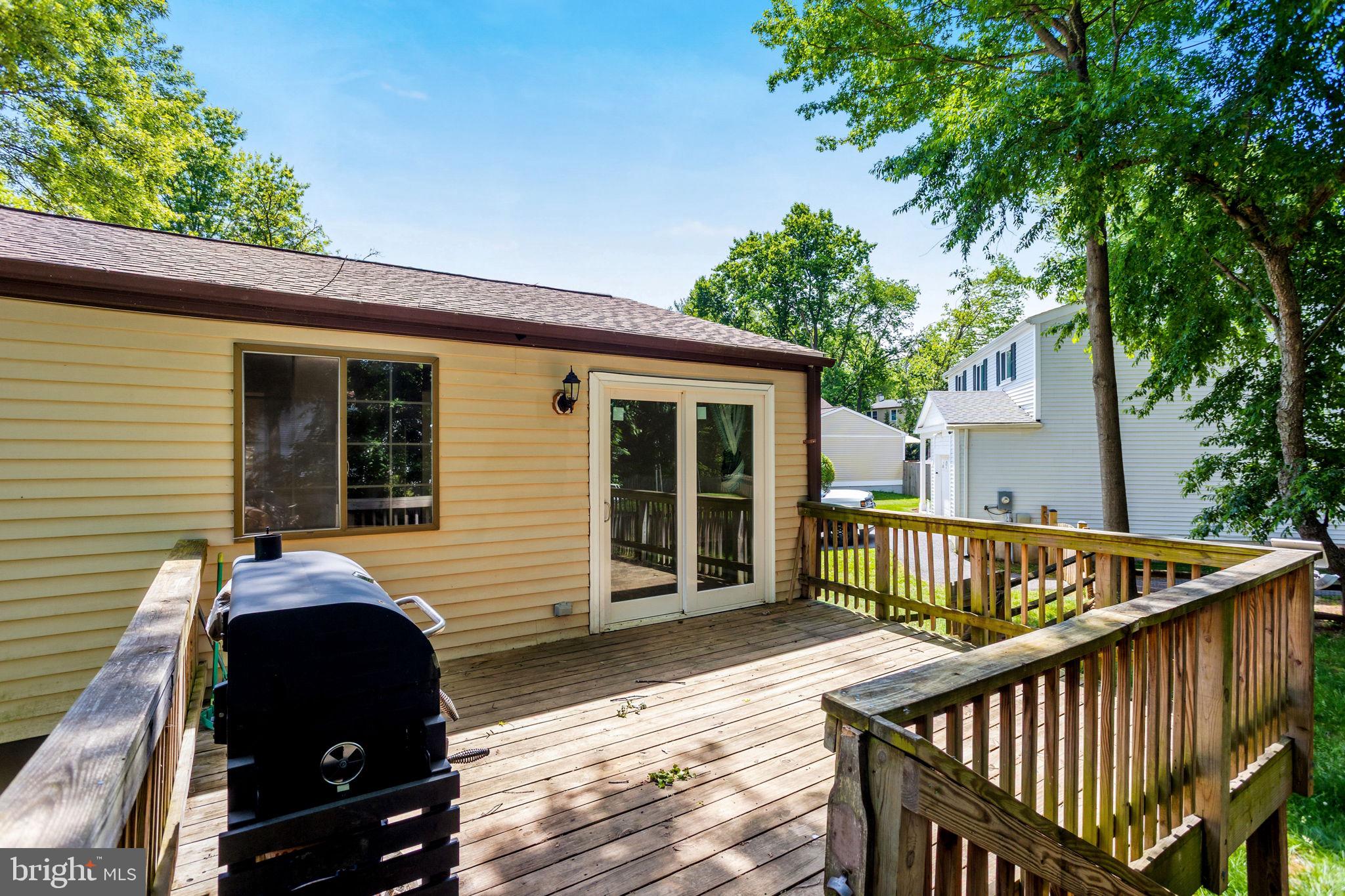 QUINCE ORCHARD MANOR - Residential