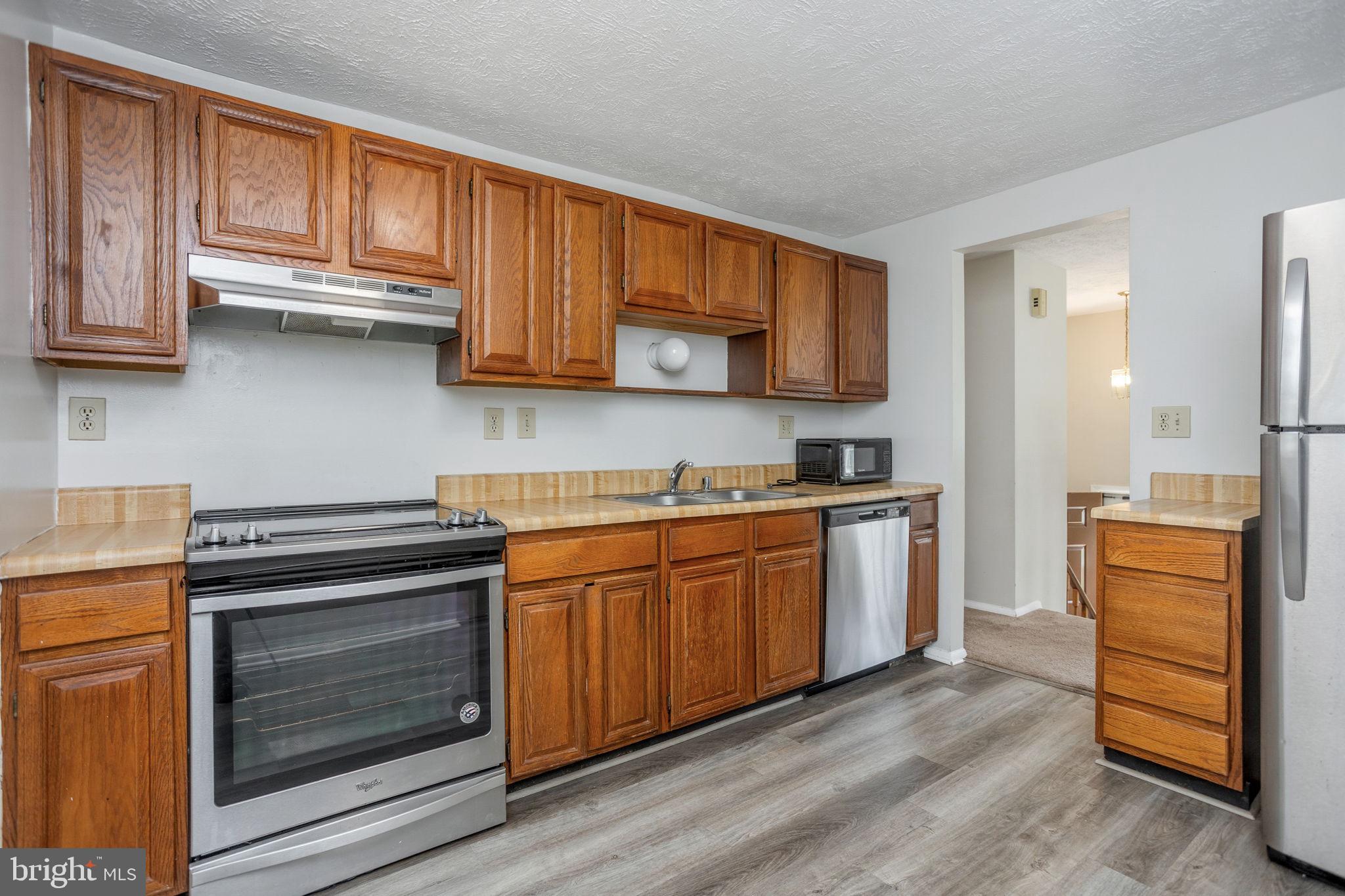 QUINCE ORCHARD MANOR - Residential
