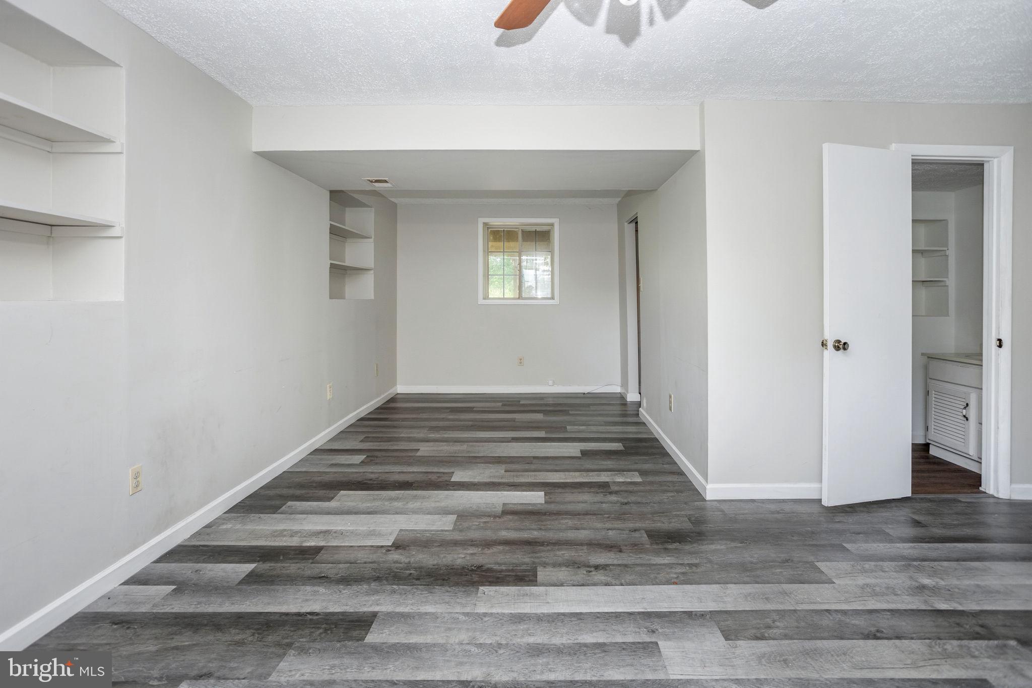 QUINCE ORCHARD MANOR - Residential
