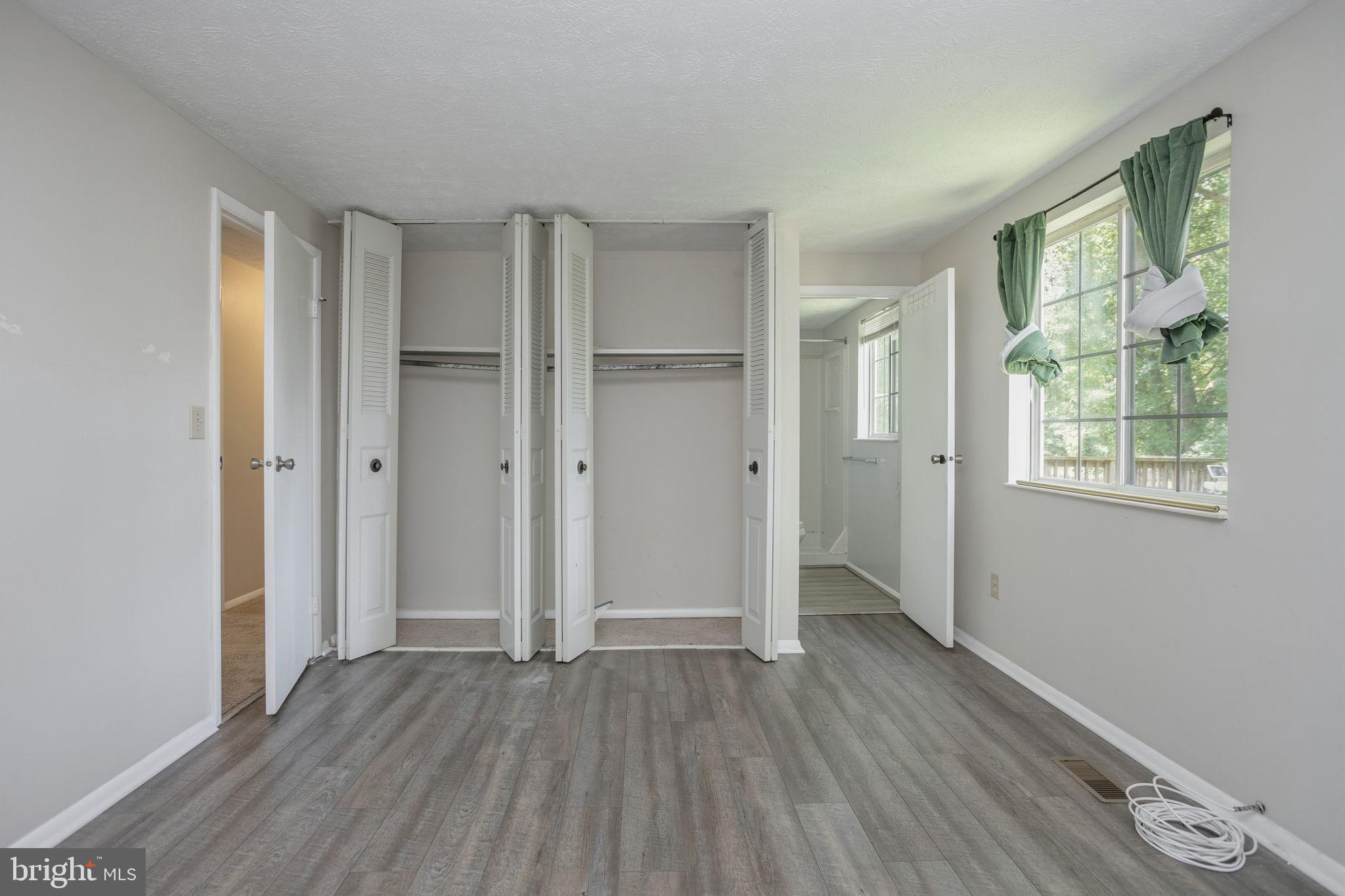 QUINCE ORCHARD MANOR - Residential