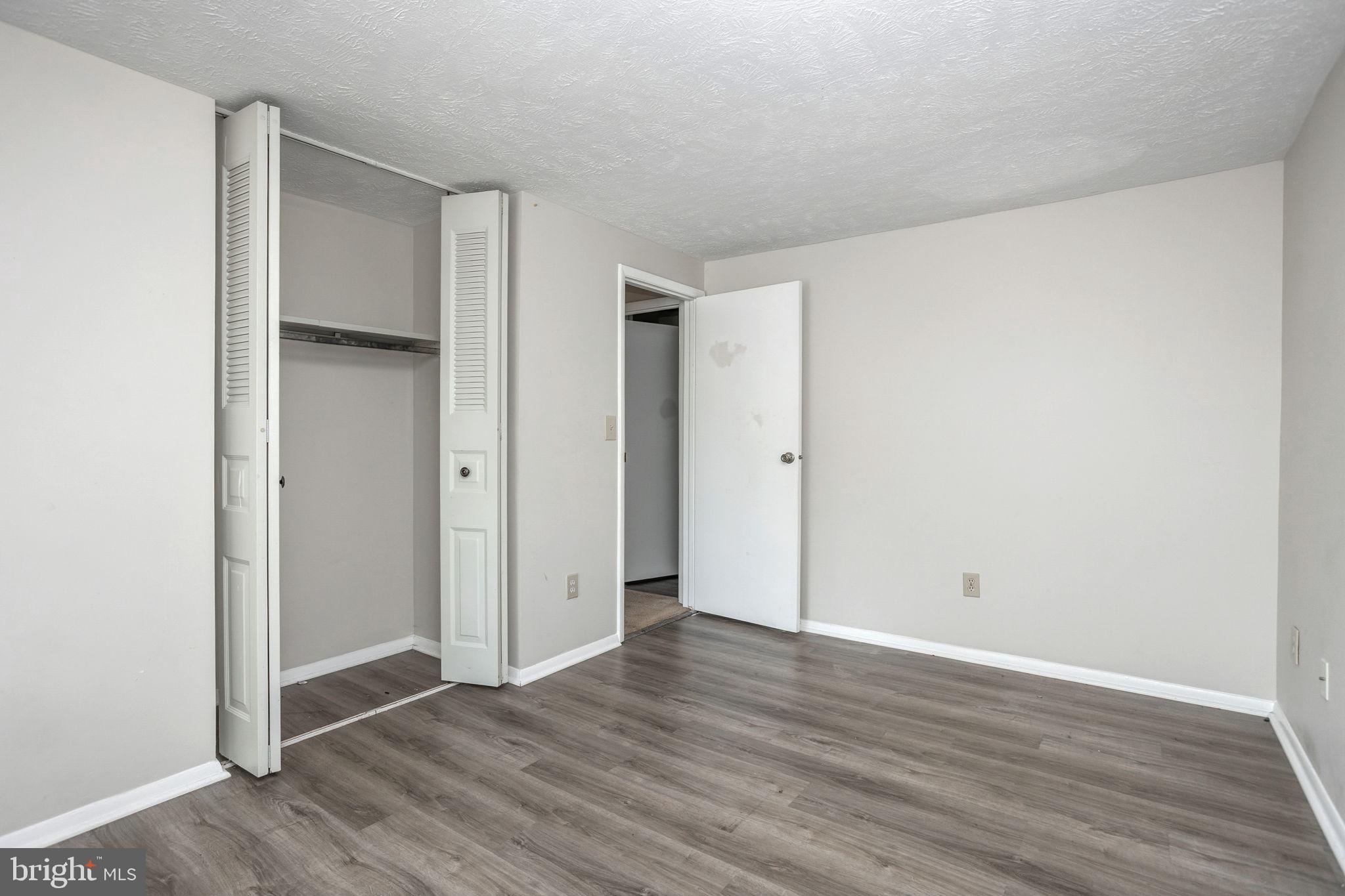 QUINCE ORCHARD MANOR - Residential