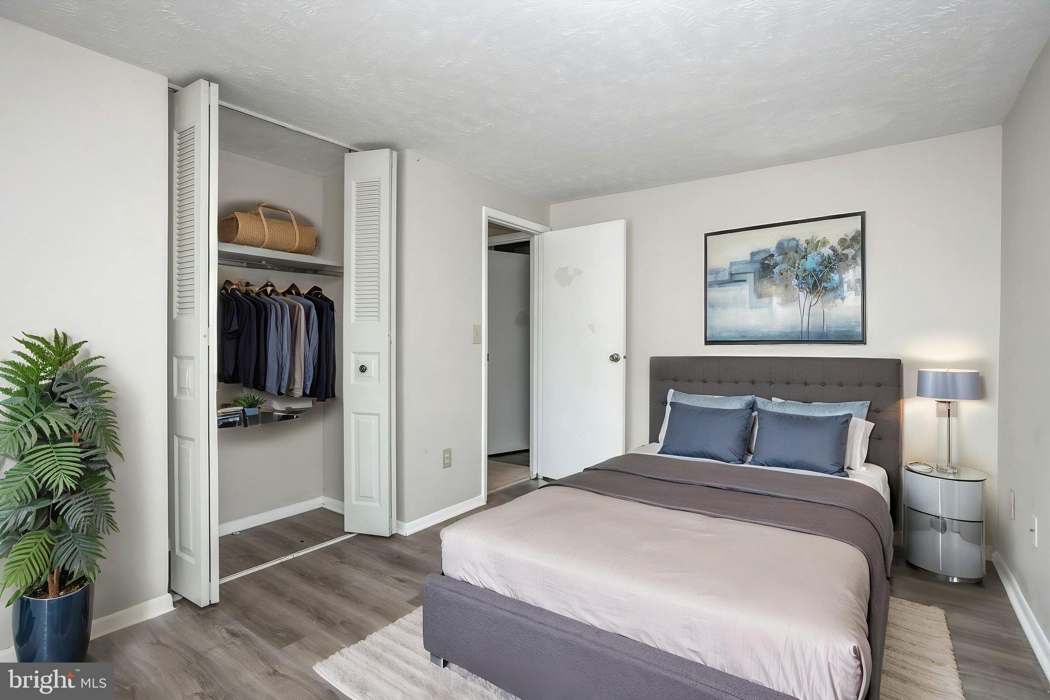 QUINCE ORCHARD MANOR - Residential