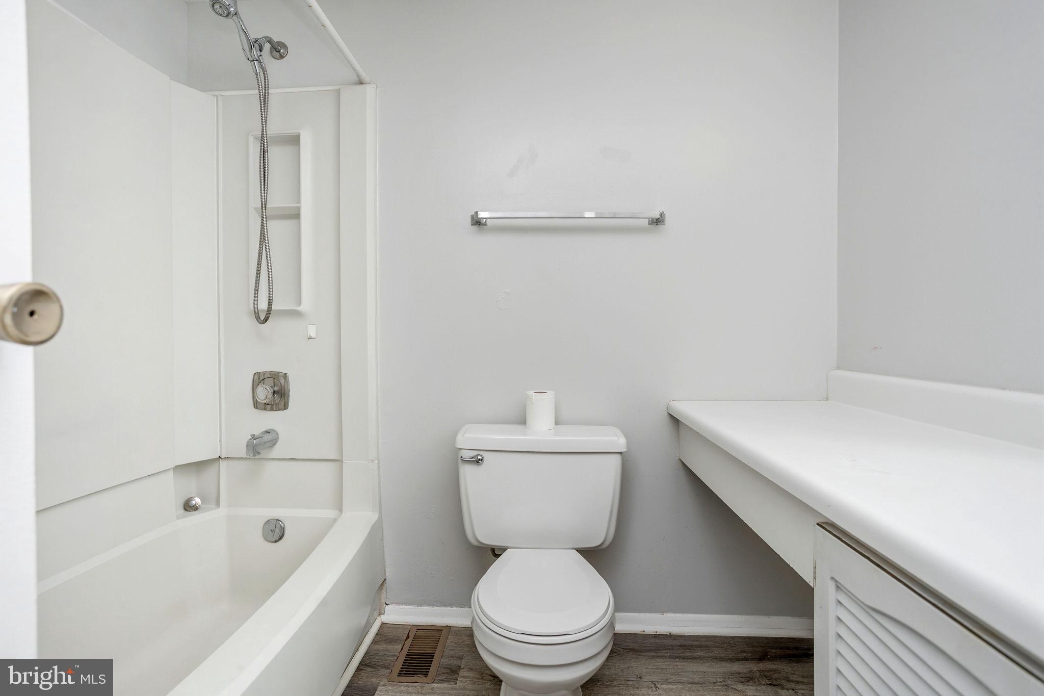 QUINCE ORCHARD MANOR - Residential