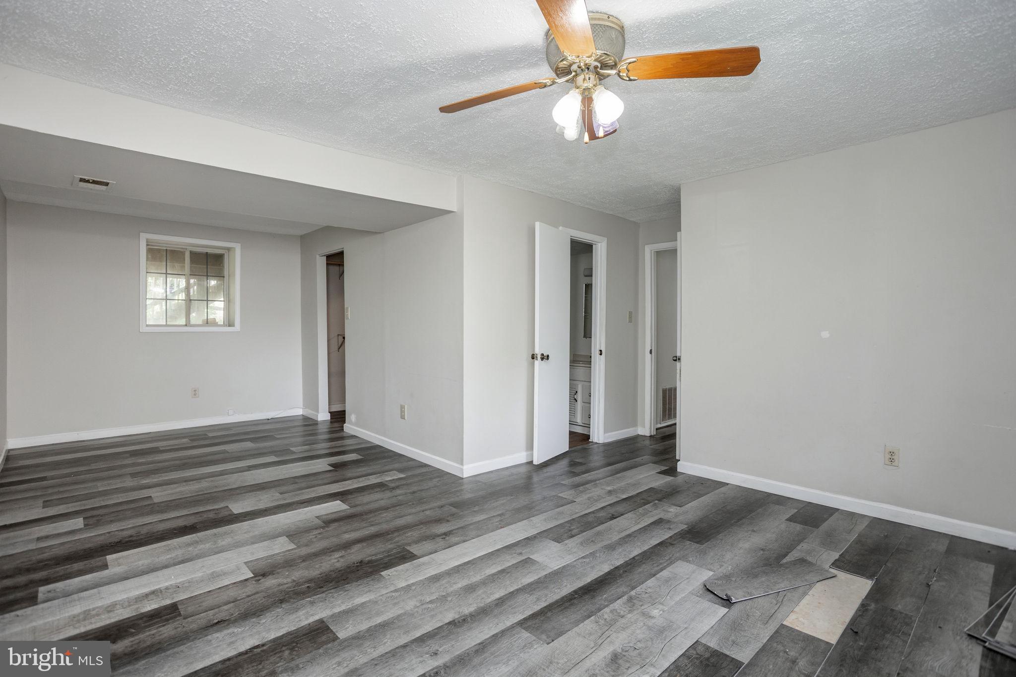 QUINCE ORCHARD MANOR - Residential