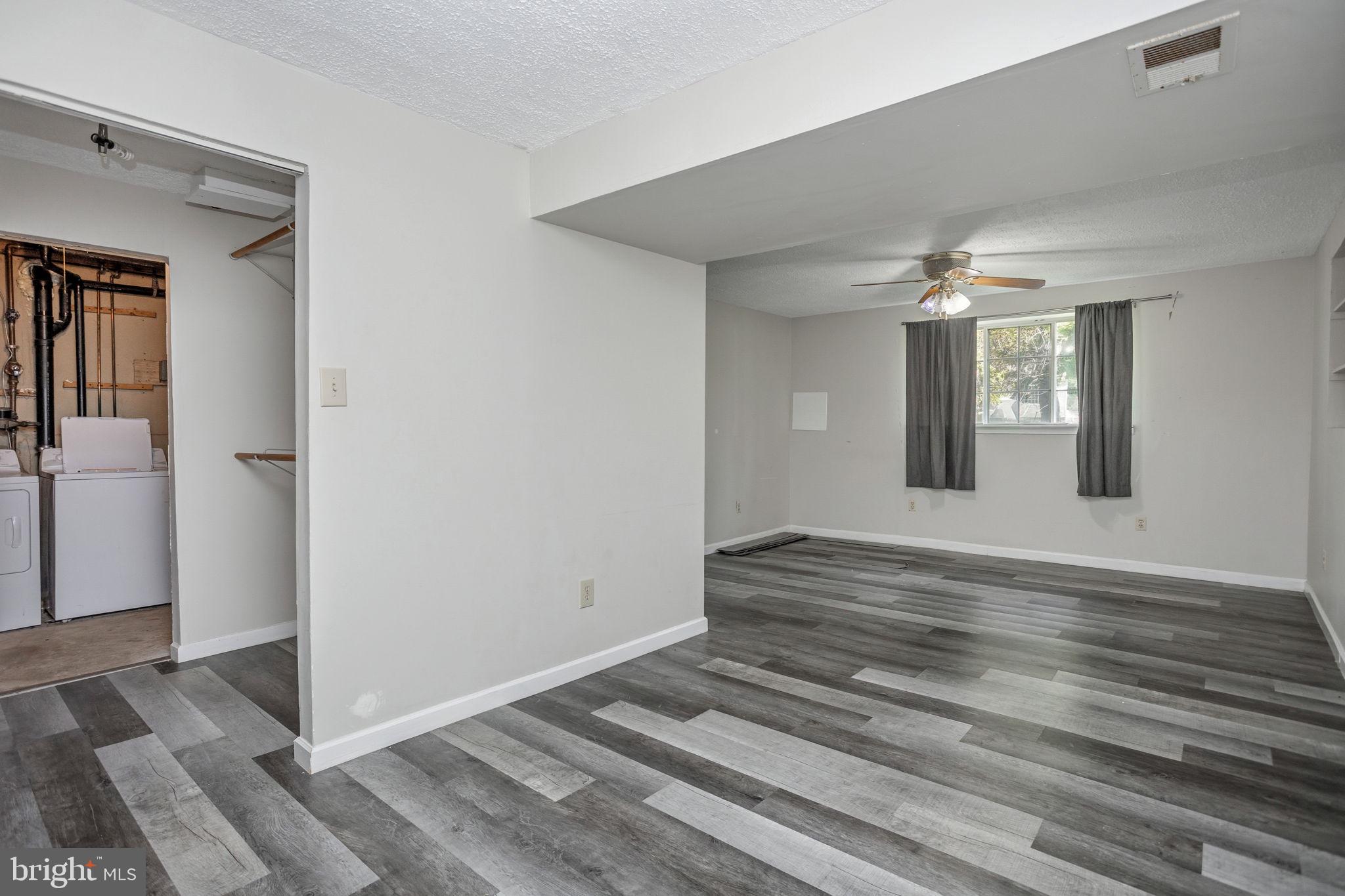 QUINCE ORCHARD MANOR - Residential