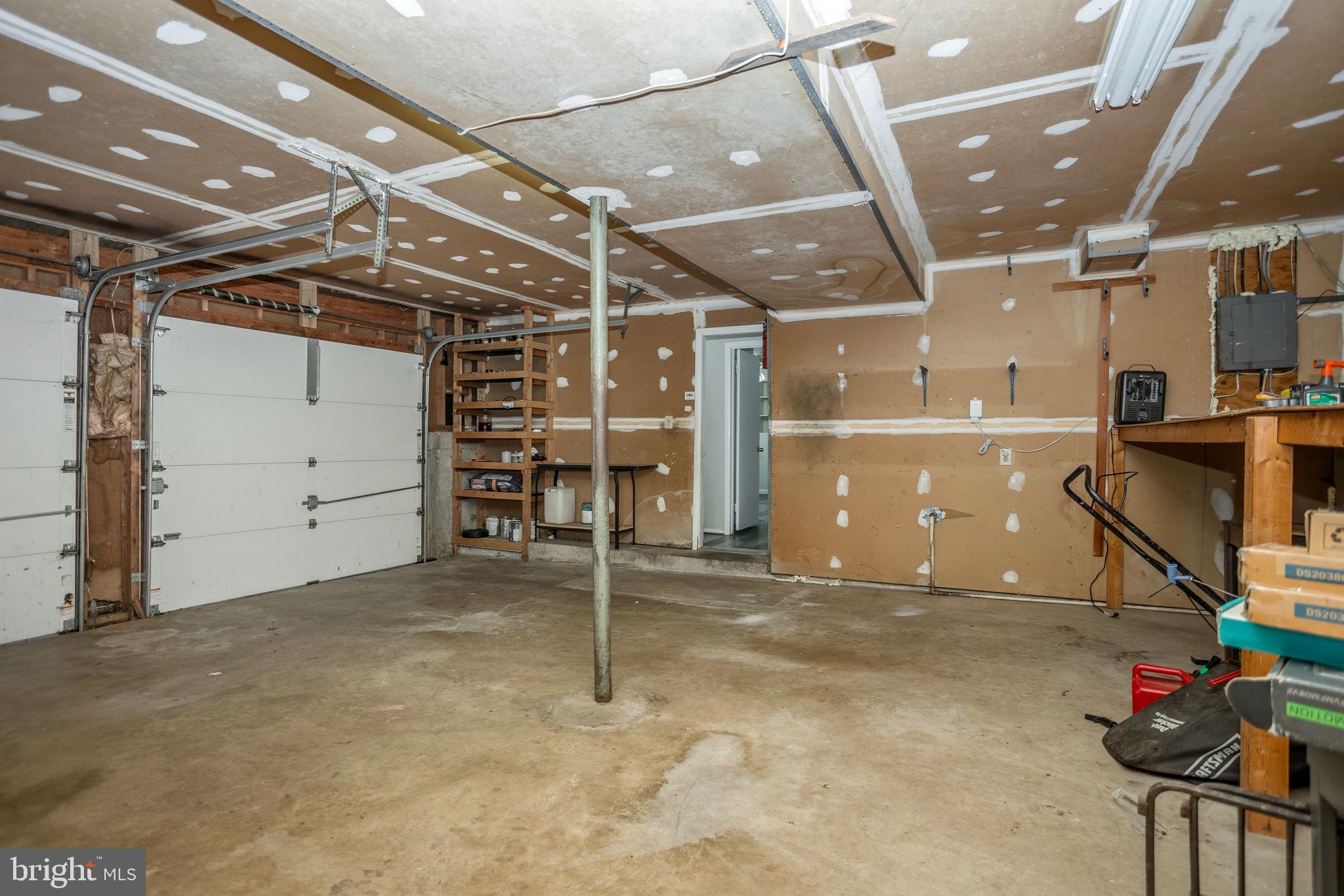 QUINCE ORCHARD MANOR - Residential