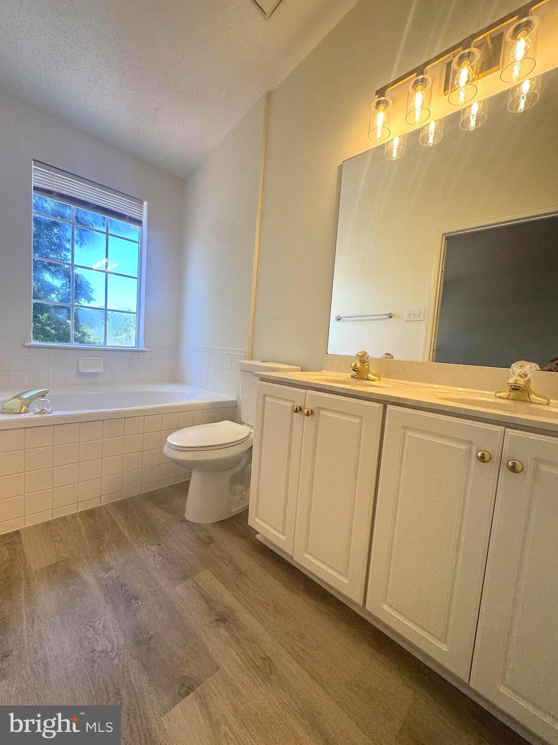 LONGMEAD - Residential
