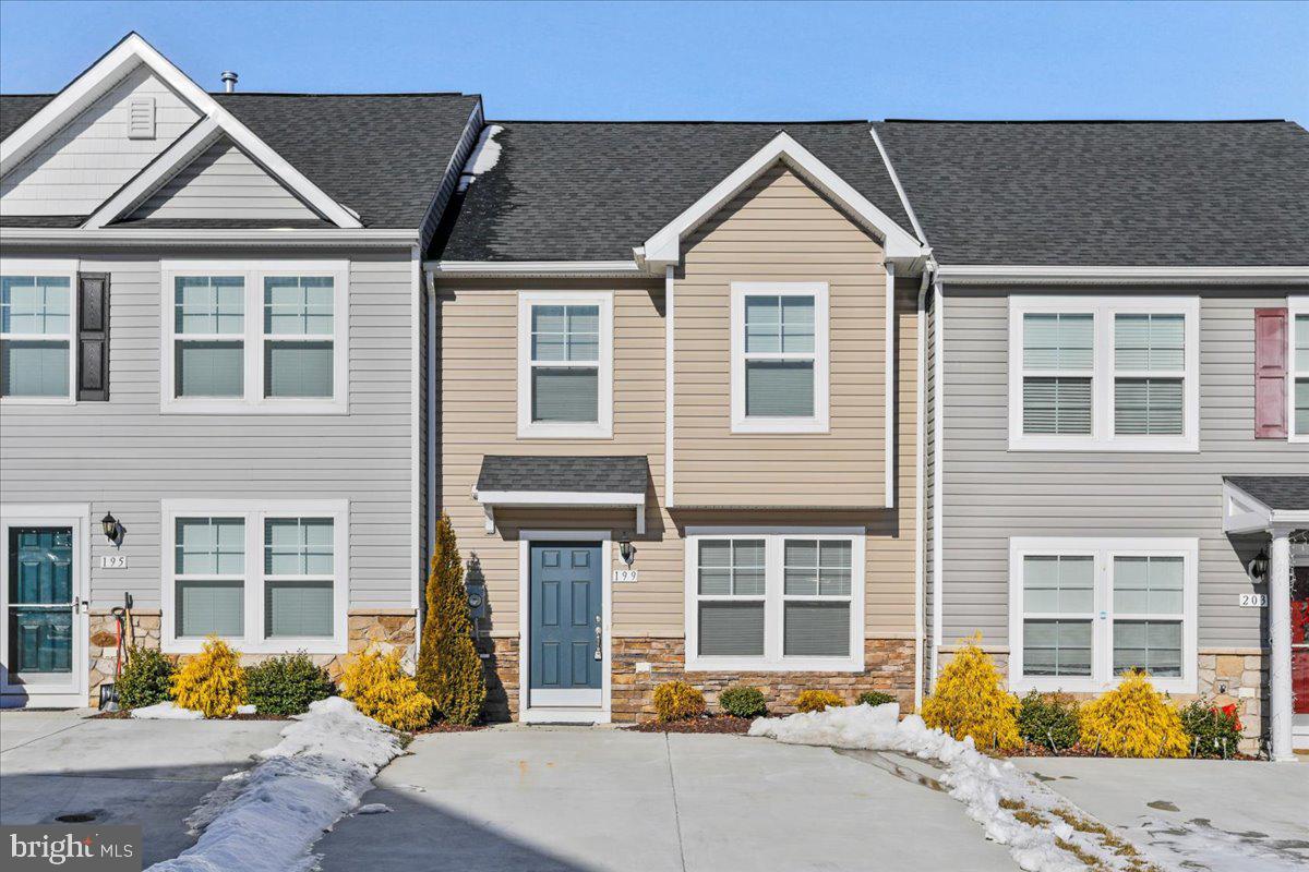 Welcome to maintenance-free living at its finest located in the sought-after Archer's Rock subdivision! This stunning townhome built in 2021 is perfectly situated at the end of a quiet cul-de-sac and offers the feel of a brand-new home in impeccable condition, without the wait!  Step inside to discover a thoughtfully designed floor plan that maximizes both space and functionality.  The spacious kitchen adjoins the separate breakfast/dining area with convenient access to the backyard. The large family room is ideal for relaxing or entertaining, while the upper-level laundry room adds convenience to your daily routine and  the  master suite features a full master bath, a generous walk-in closet, and an additional linen closet for all your storage needs. Completely neutral throughout,  plenty of storage and nothing to do but move right in!  This prime location is close to 81 for easy commuting but outside of city limits so no city taxes, but just over 5 miles away you'll find all the local hotspots, including craft breweries, distilleries, and farmers' markets that showcase downtown's unique character.