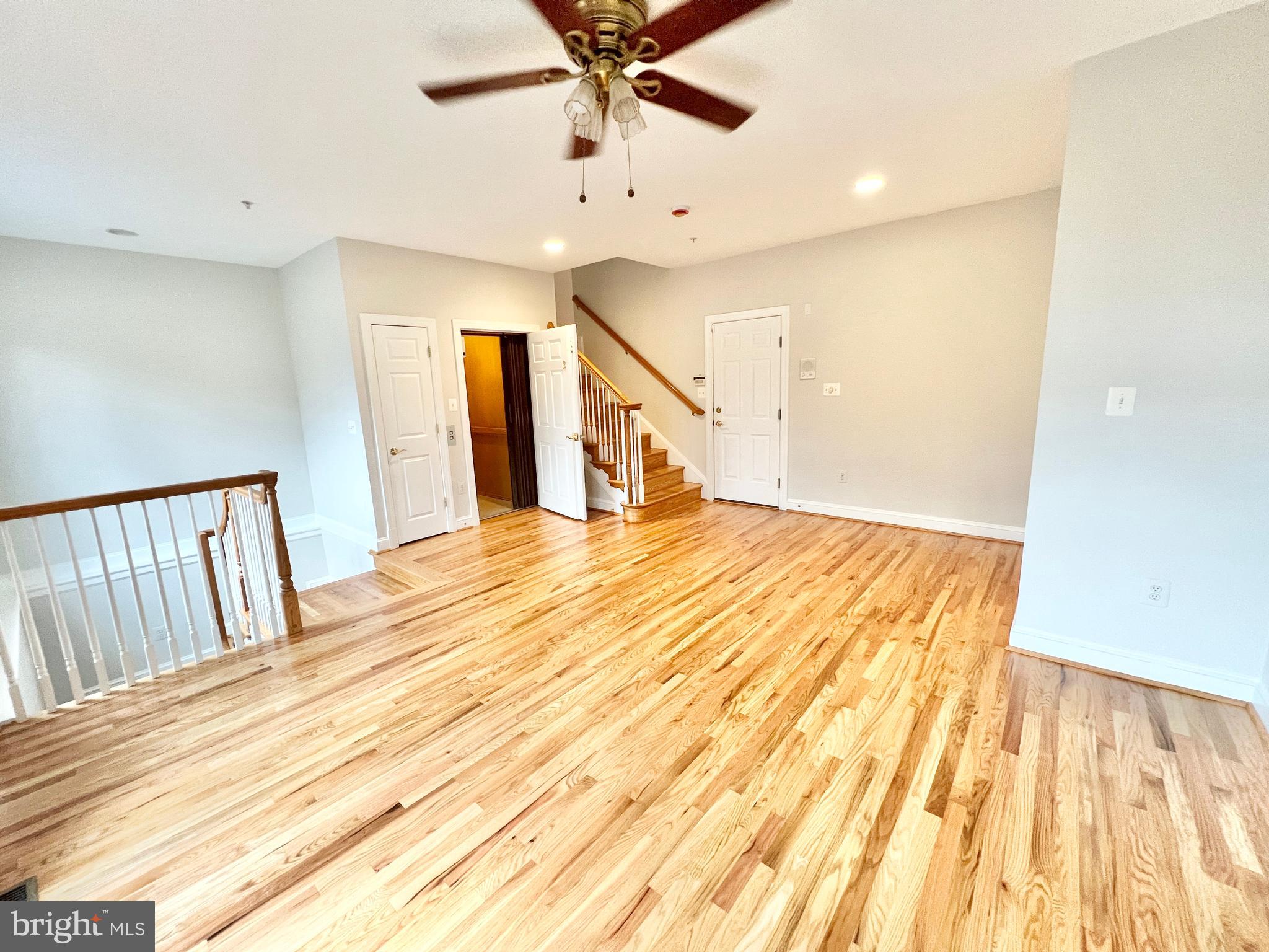 MCLEAN CREST - Residential