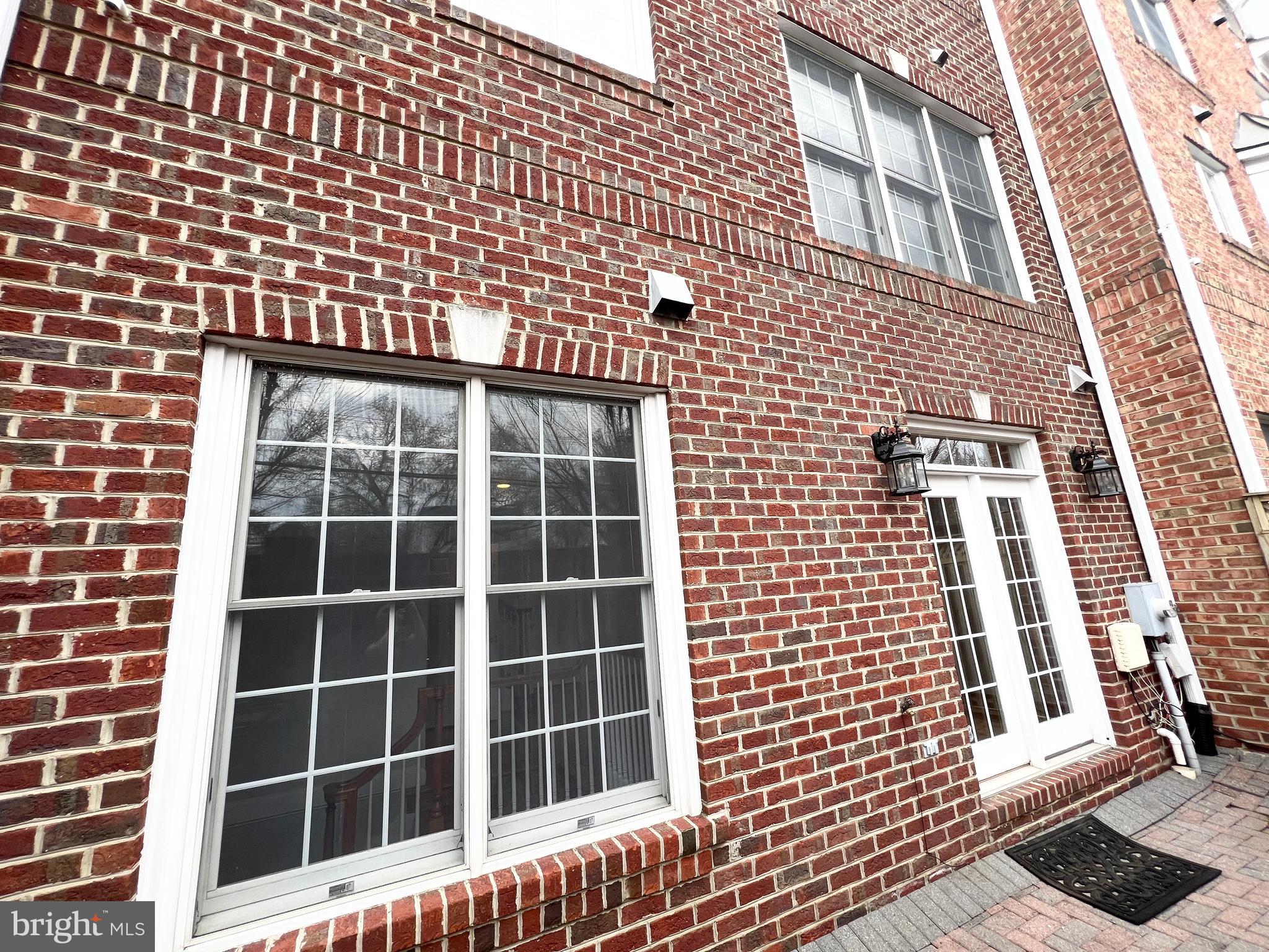 MCLEAN CREST - Residential