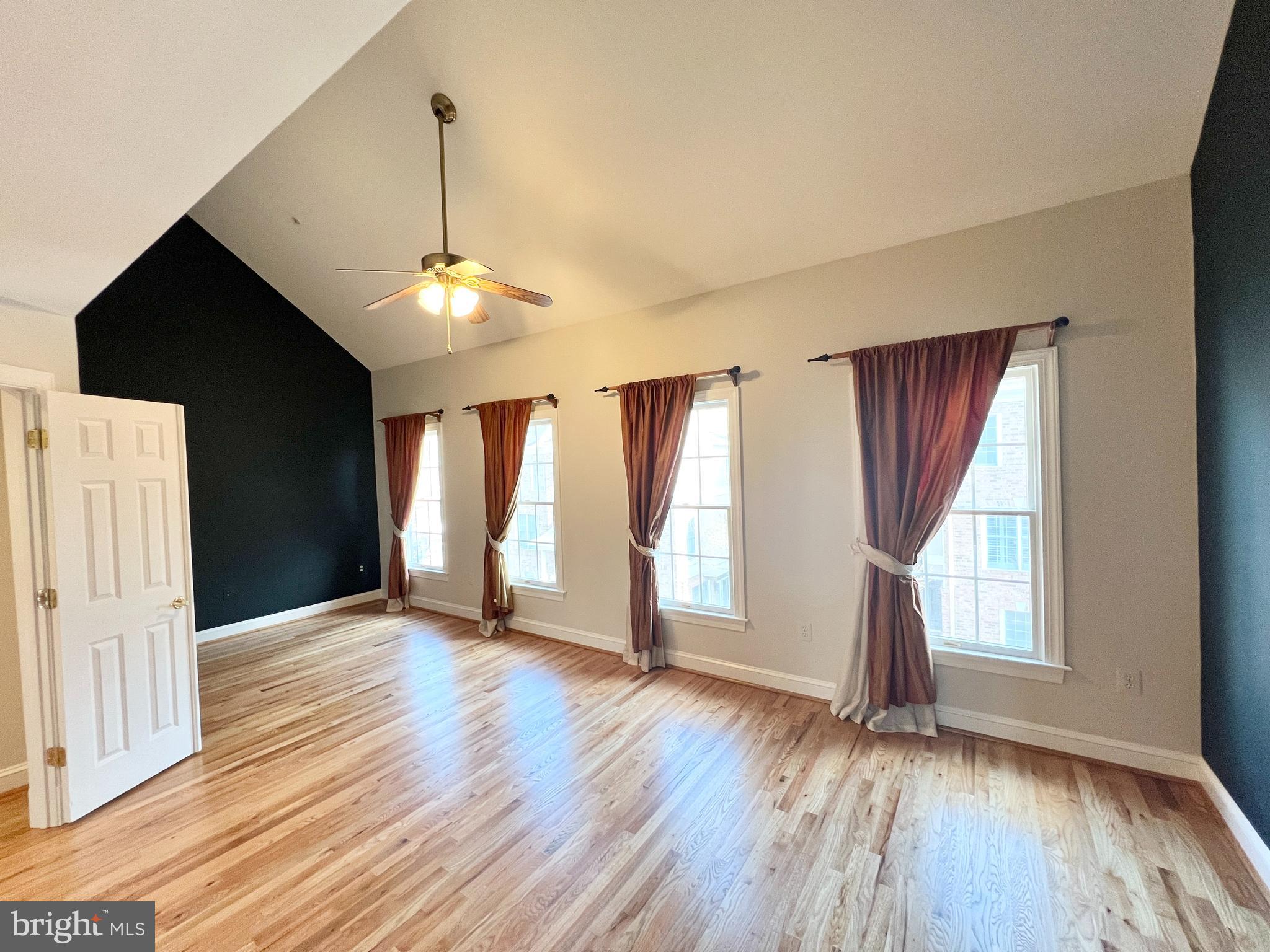 MCLEAN CREST - Residential