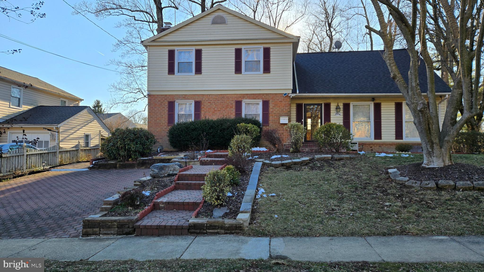 MANOR WOODS - Residential Lease