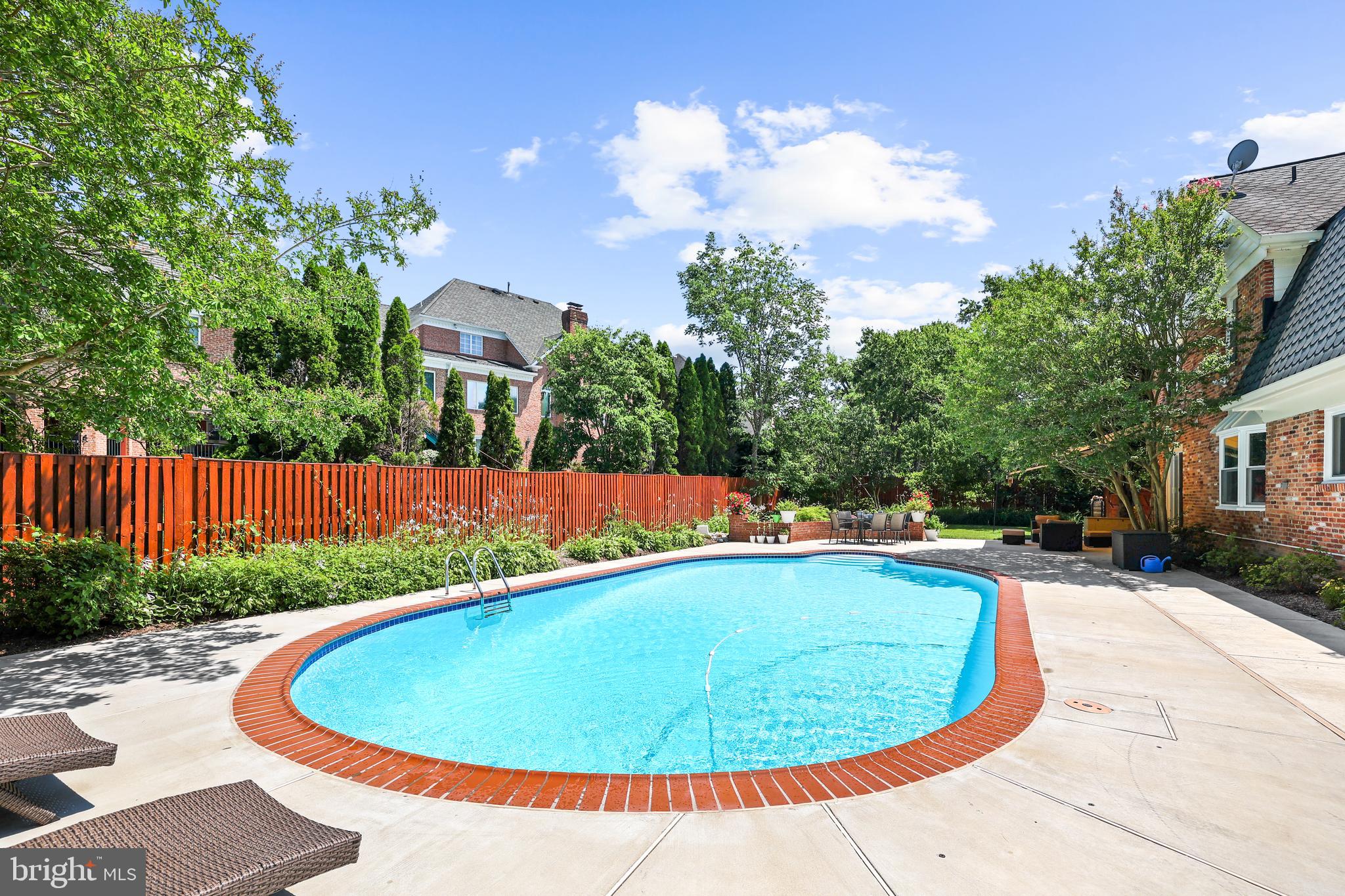LYNWOOD - Residential