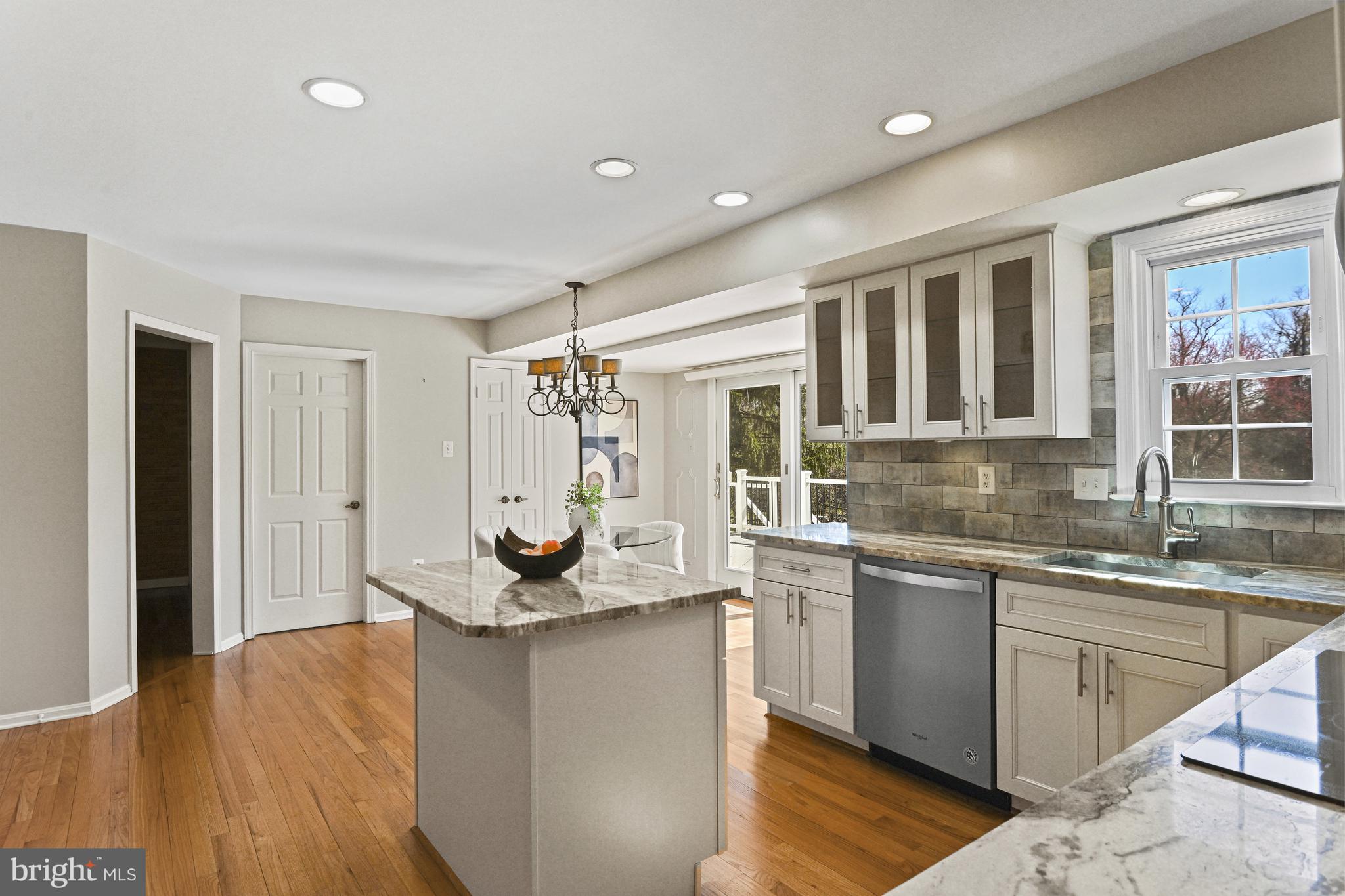 HOLLY KNOLL - Residential