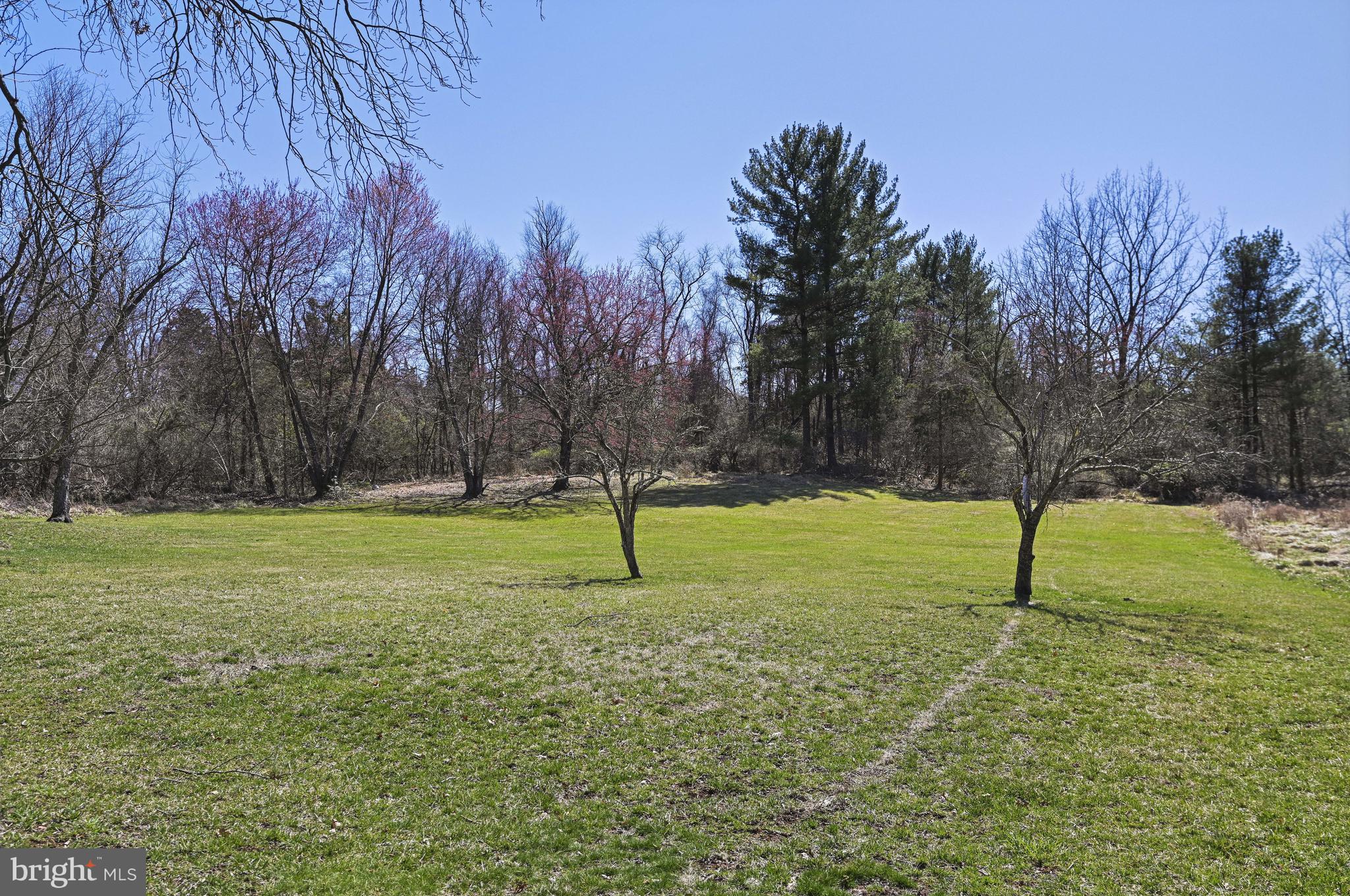 HOLLY KNOLL - Residential