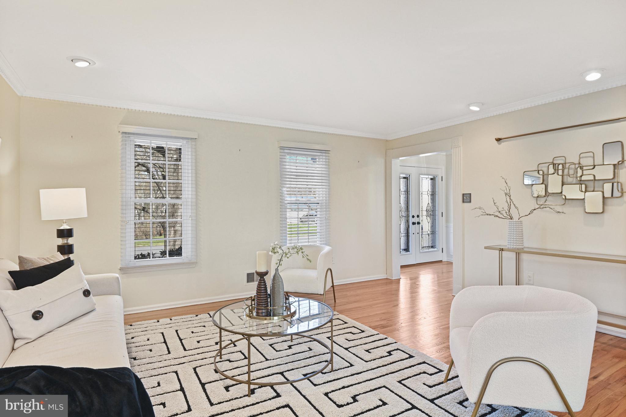 HOLLY KNOLL - Residential