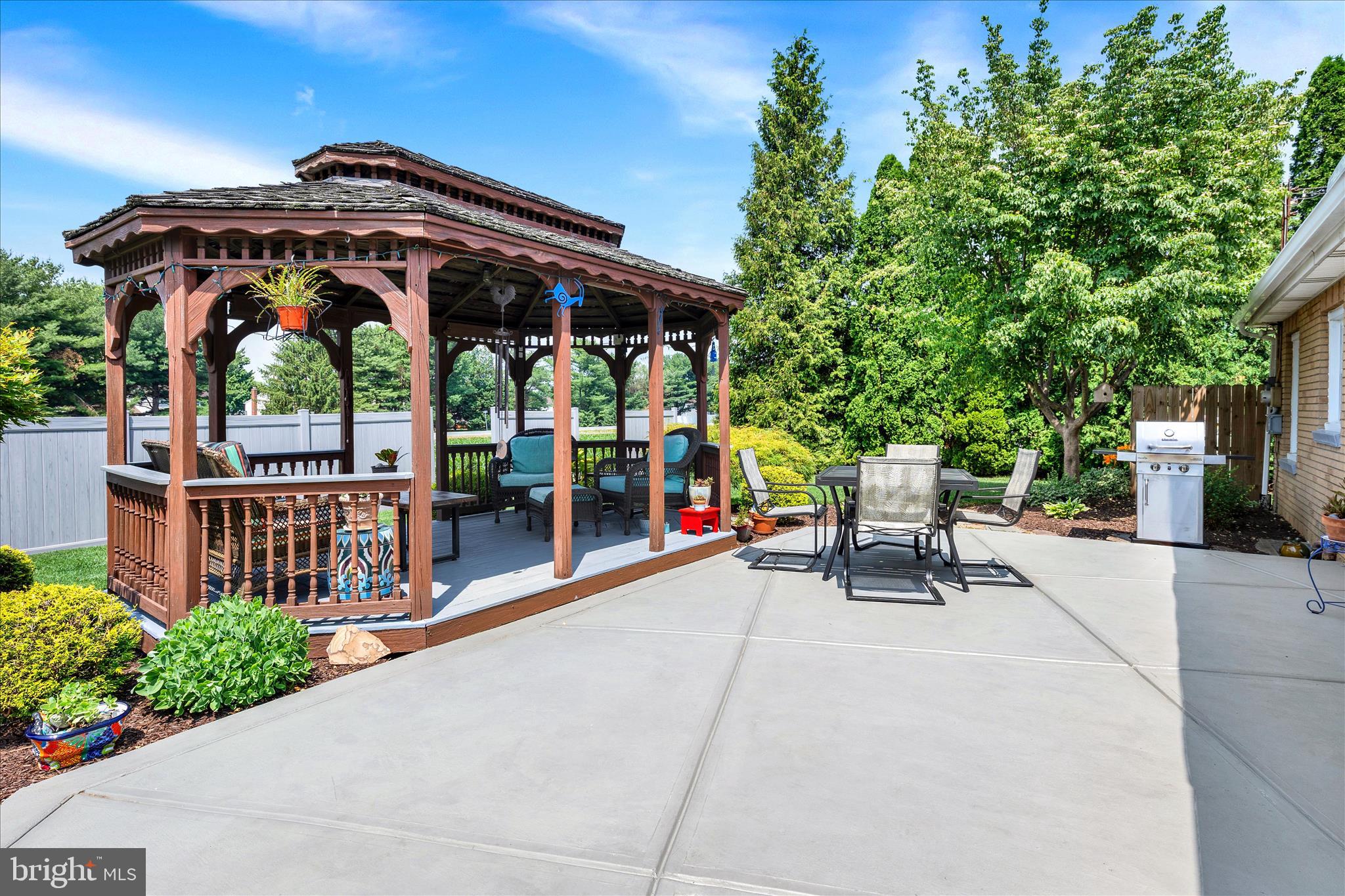 WILLOW STREET - Residential