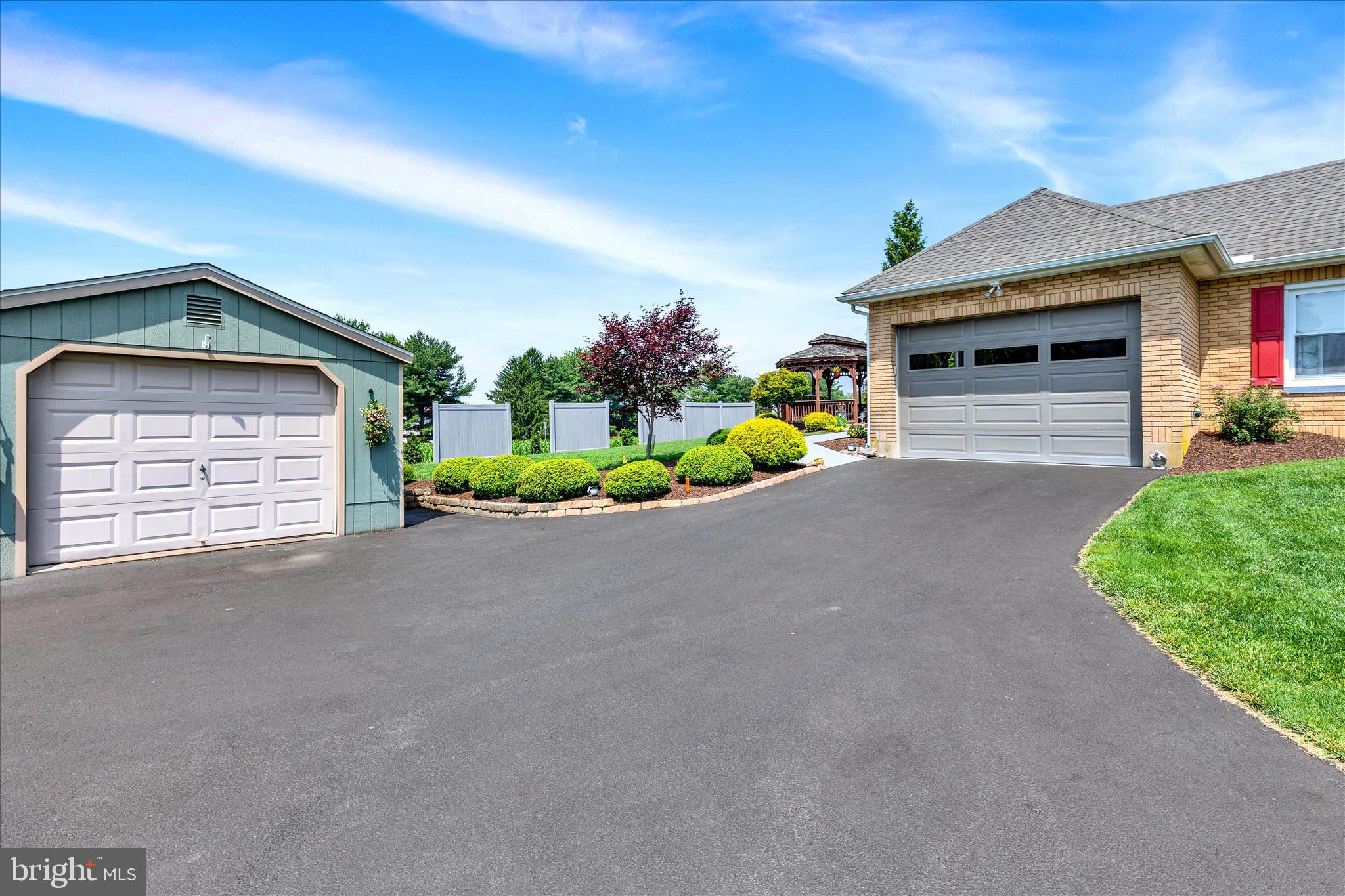 WILLOW STREET - Residential