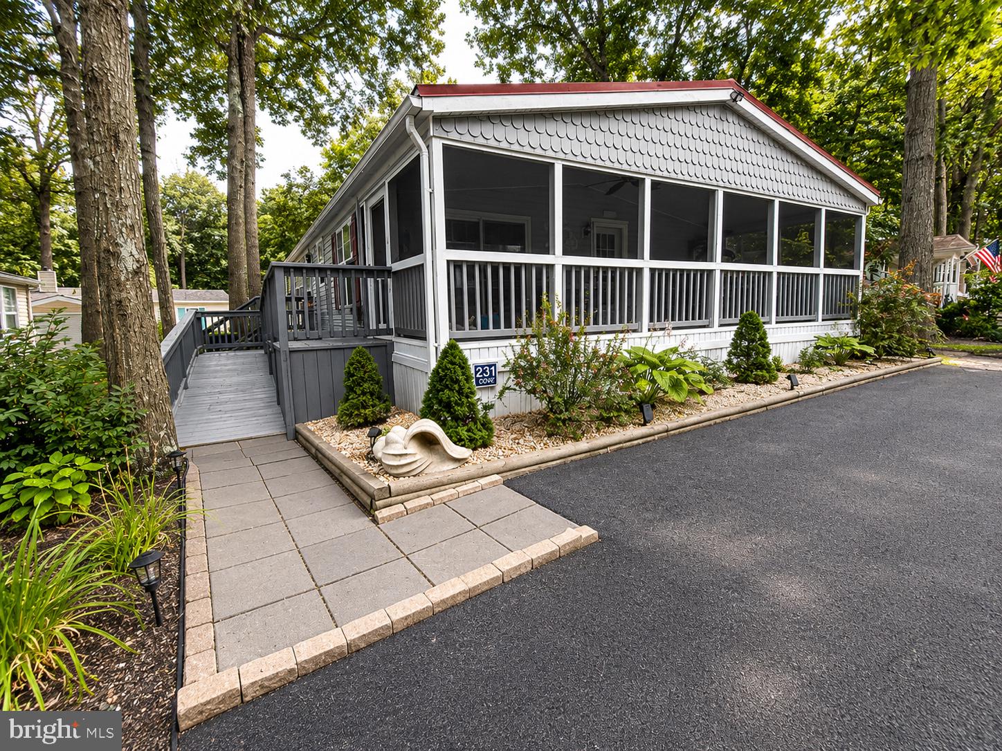 POTNETS LAKESIDE - Residential