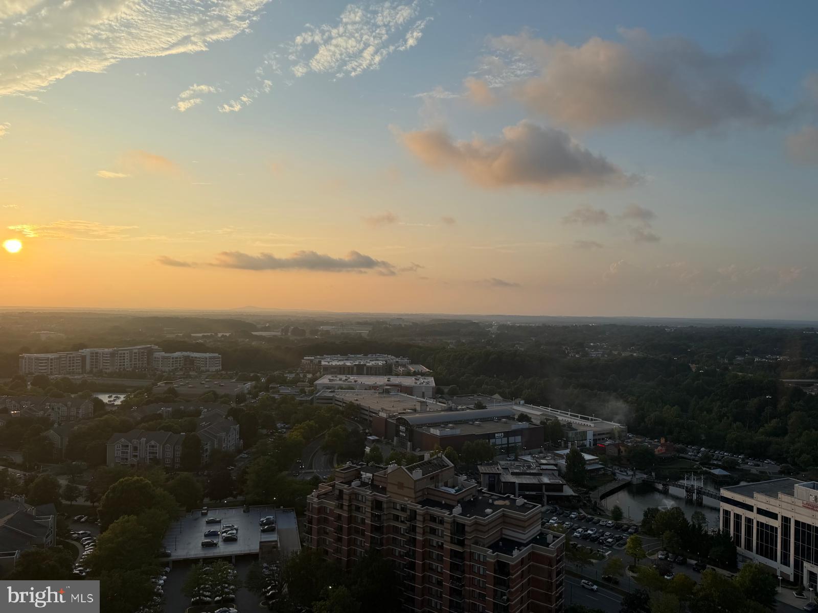 WASHINGTONIAN TOWER - Residential