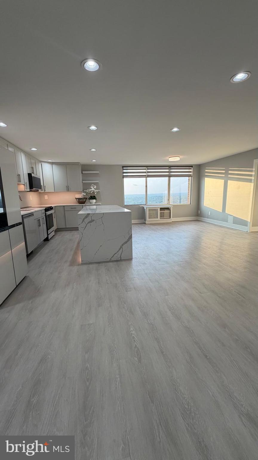 WASHINGTONIAN TOWER - Residential