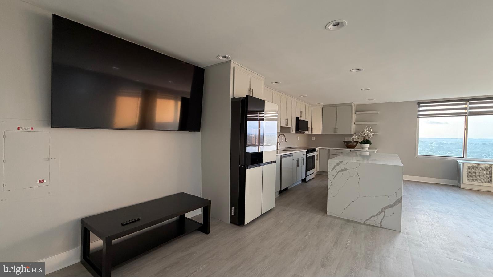 WASHINGTONIAN TOWER - Residential