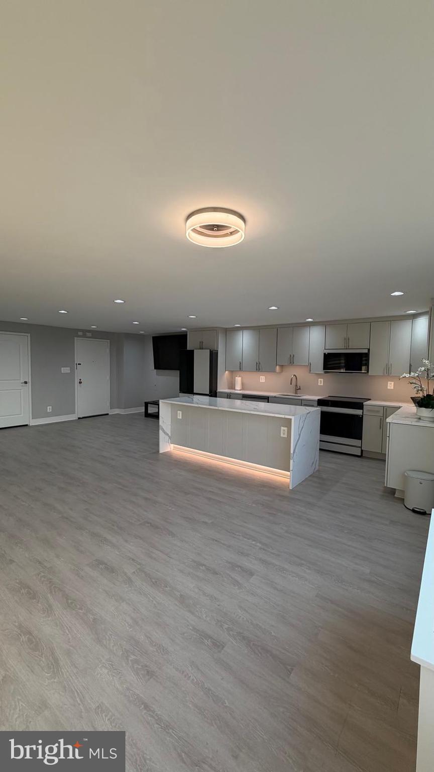 WASHINGTONIAN TOWER - Residential