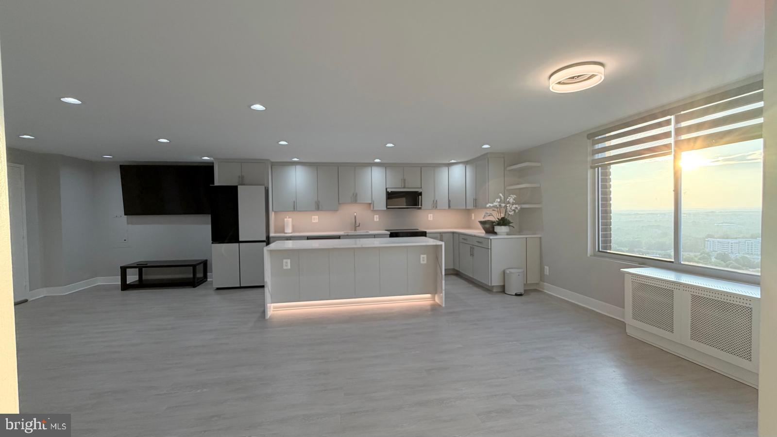 WASHINGTONIAN TOWER - Residential