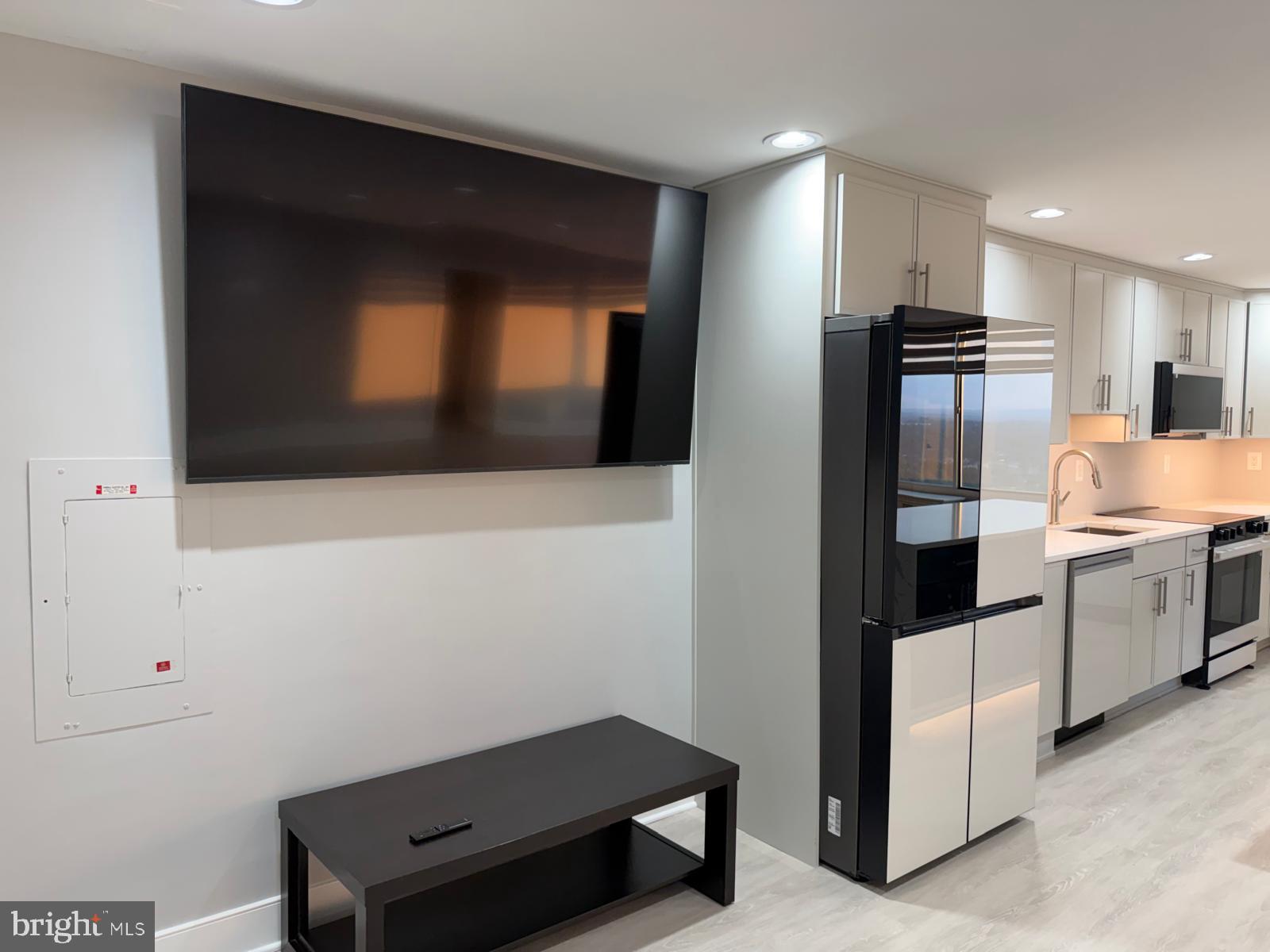 WASHINGTONIAN TOWER - Residential