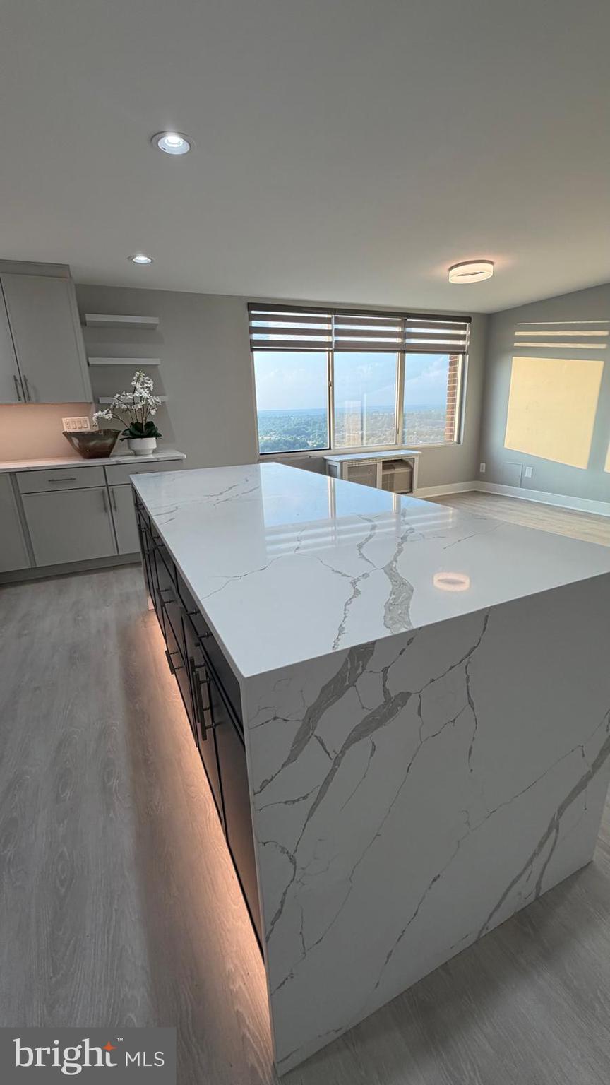 WASHINGTONIAN TOWER - Residential