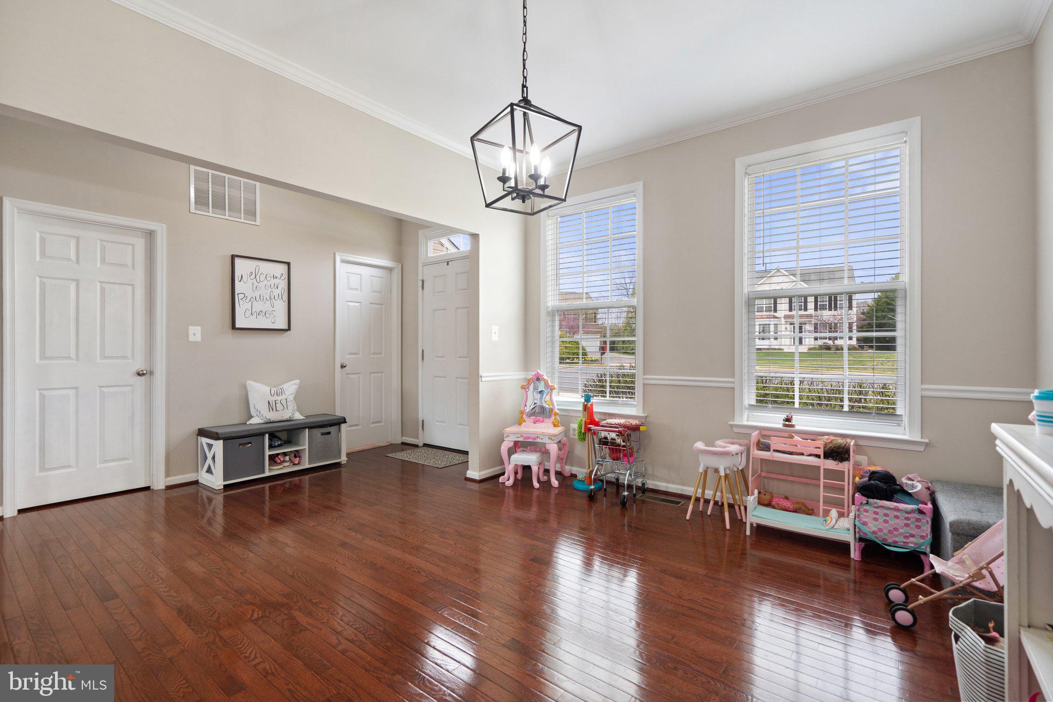 COLONIAL HILLS - Residential