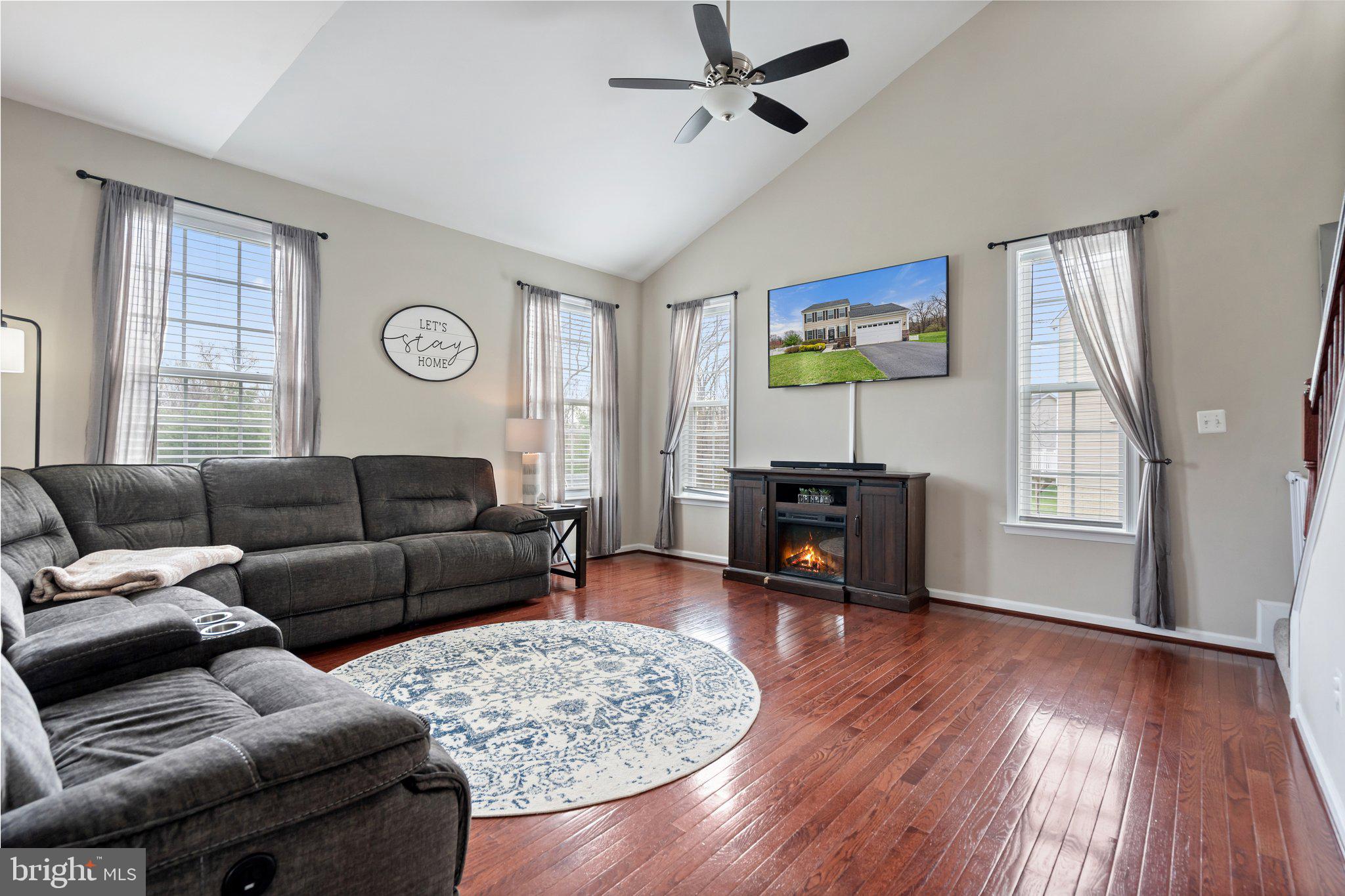 COLONIAL HILLS - Residential