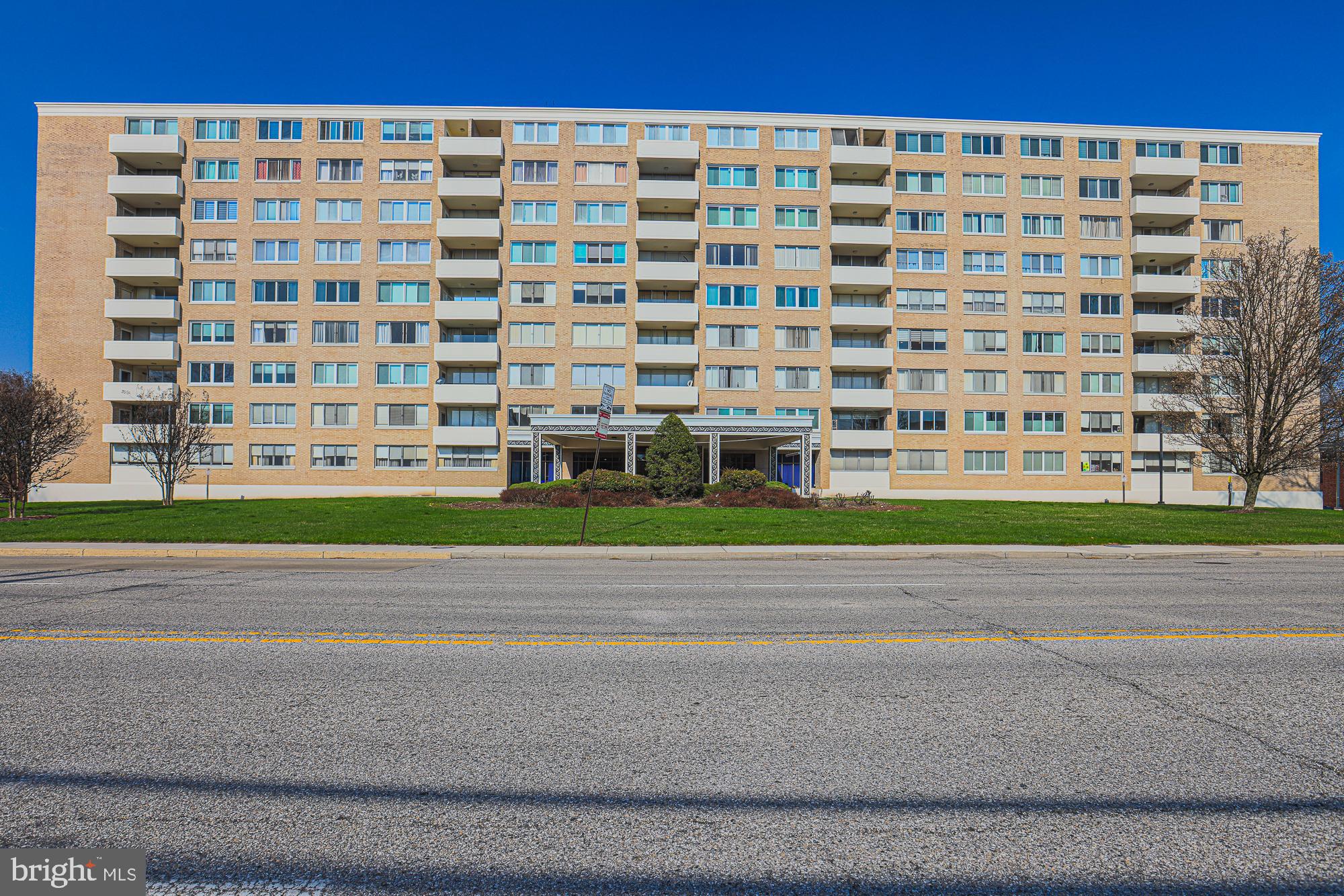 1 bedroom 1 bath condo in full service building.  entrance foyer, bright and spacious living room, dining room leading to balcony with quiet rear view, large primary bedroom.