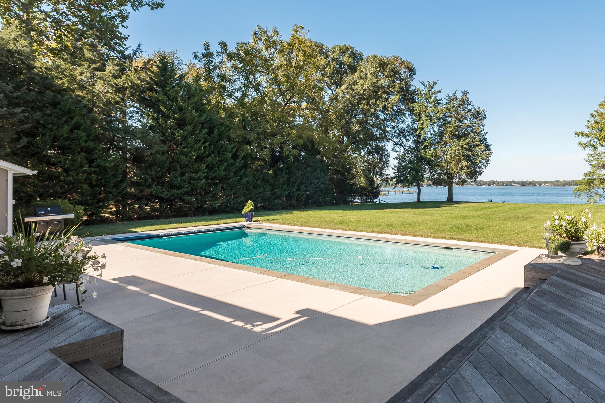 TWIN HARBORS - Residential