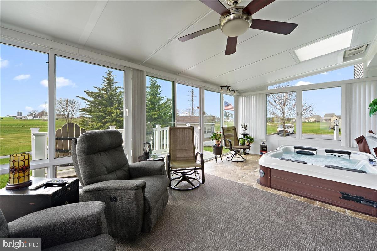LINCOLN MEADOW - Residential