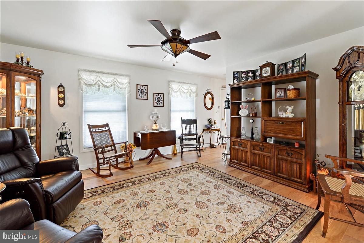 LINCOLN MEADOW - Residential