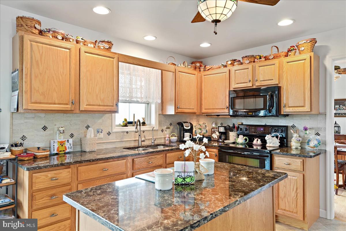 LINCOLN MEADOW - Residential