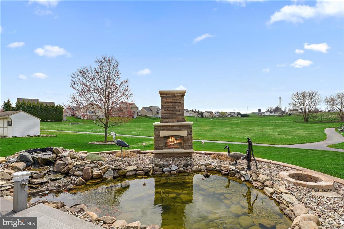 LINCOLN MEADOW - Residential