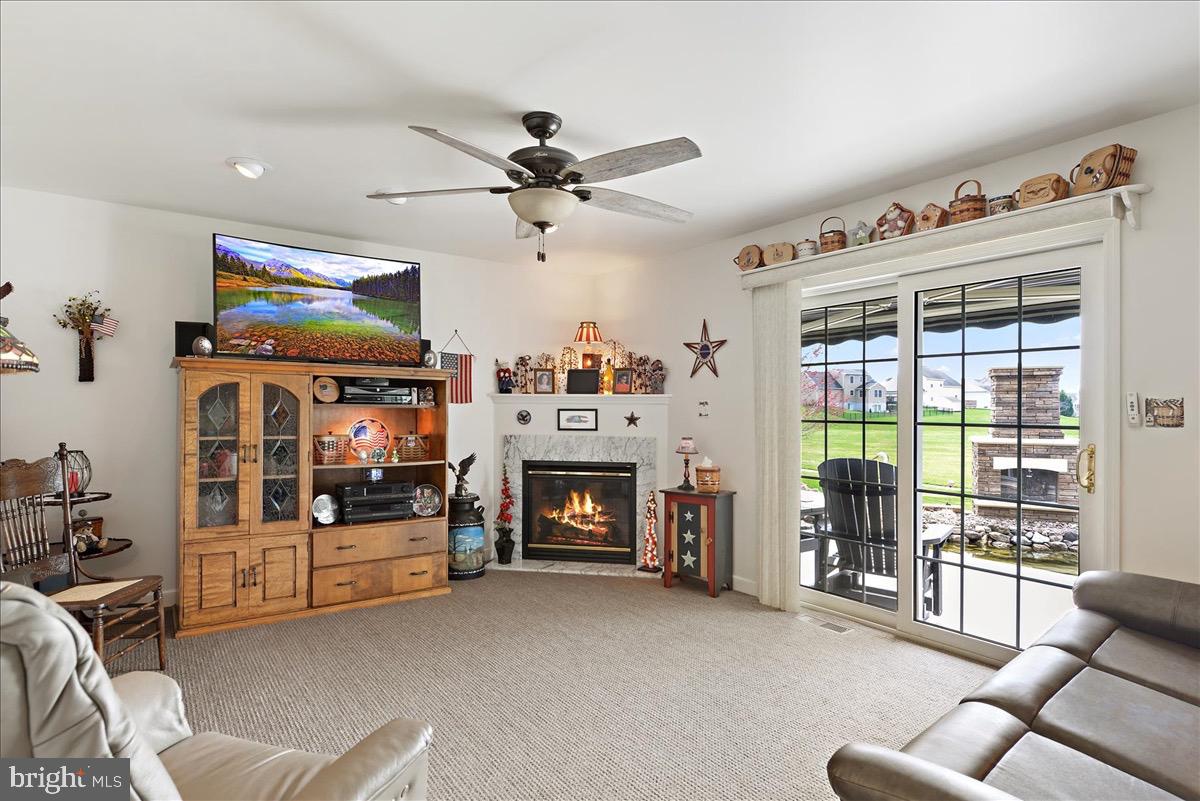 LINCOLN MEADOW - Residential