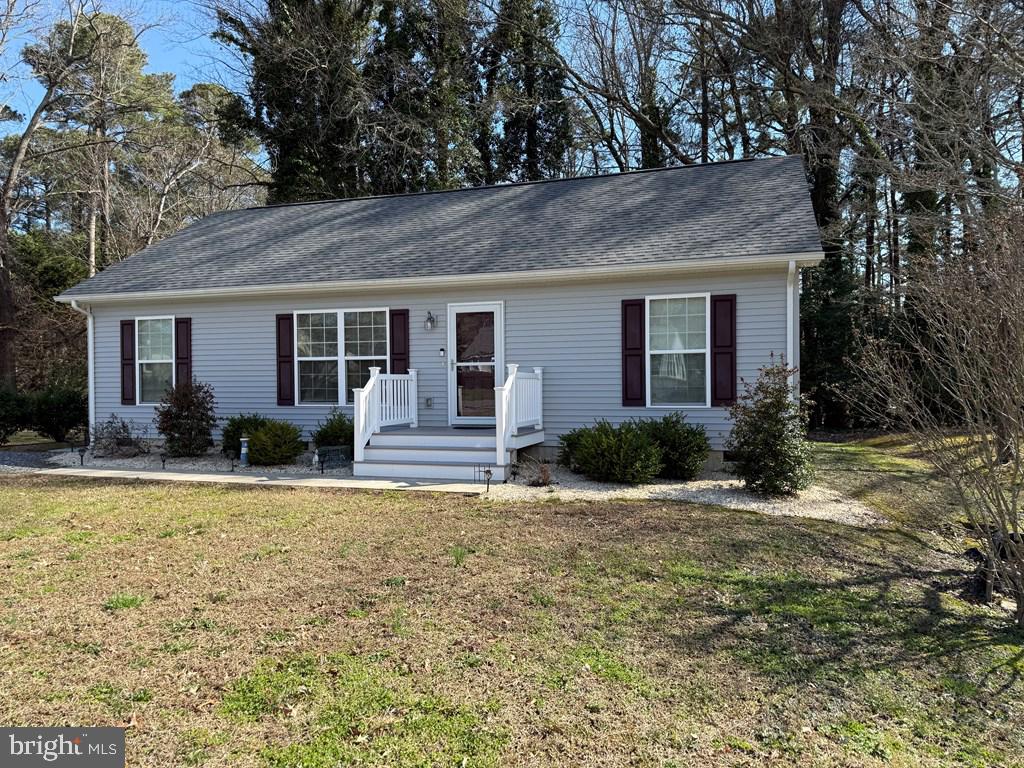 LIKE NEW HOME IN KILMARNOCK!!! OPEN KITCHEN, LIVING, DINING AREA. OAK CABINETS, SHAW LVT LFOORING, CULTURED MARBLE TOP IN BATHS, STAND UP SHOWER IN MASTER. HEAT PUMP WITH CENTRAL AIR. APPLIANCES TO INCLUDE STAINLESS STEEL- RANGE, DISHWASHER, SPACEMAKER MICROWAVE AND REFRIGERATOR. 30 YR. ARCHITECTURAL SHINGLES. VINYL SIDING, VINYL HANDRAILS, DECK ON REAR