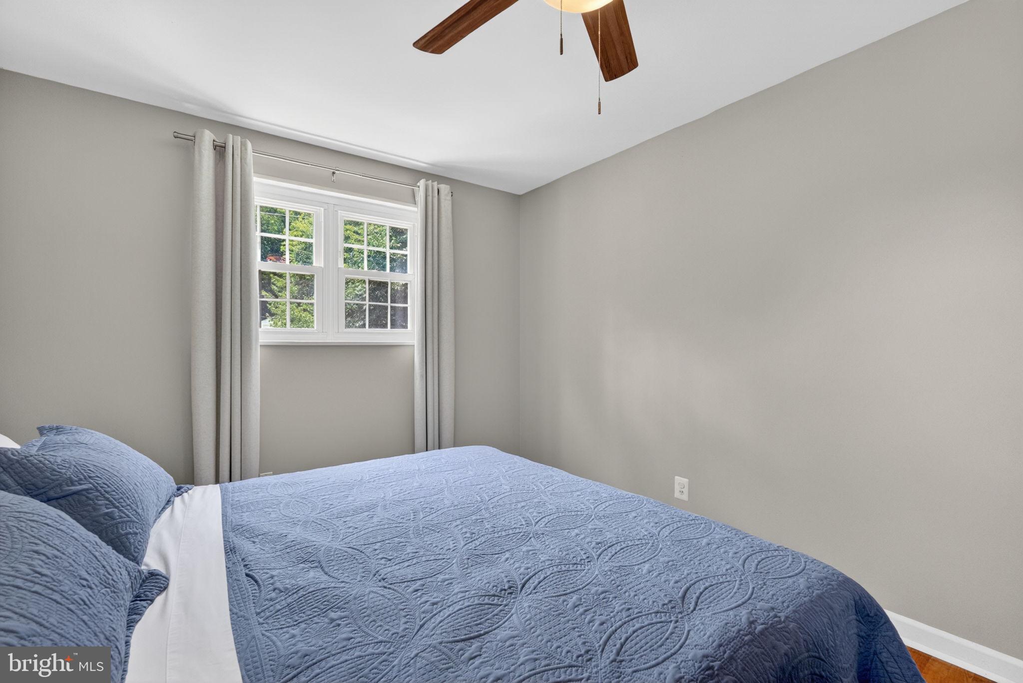 MONTGOMERY KNOLLS - Residential