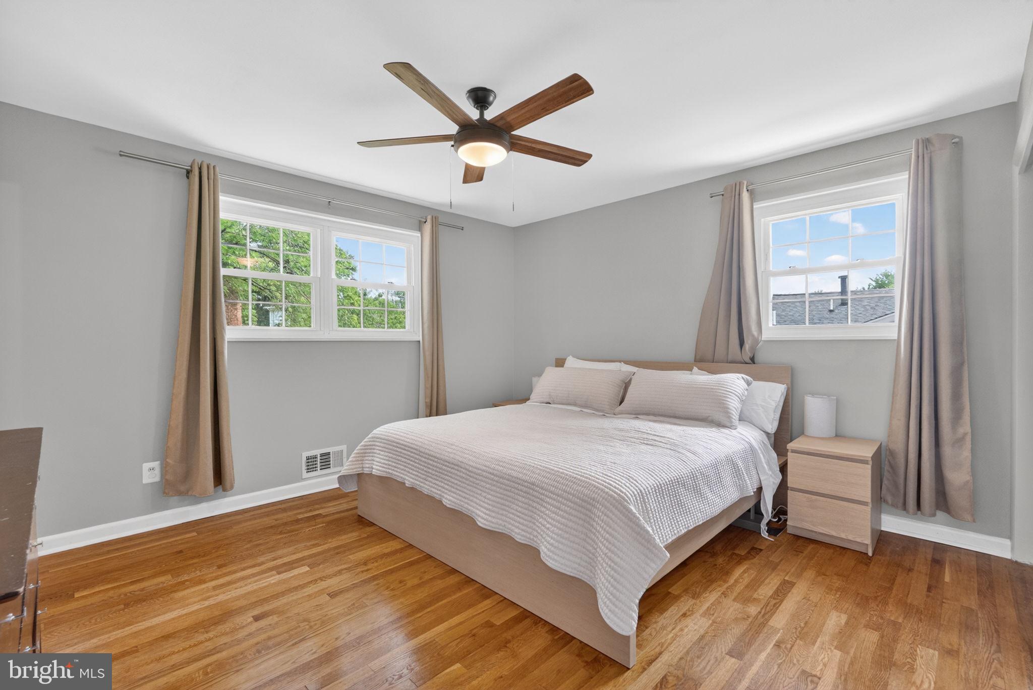 MONTGOMERY KNOLLS - Residential