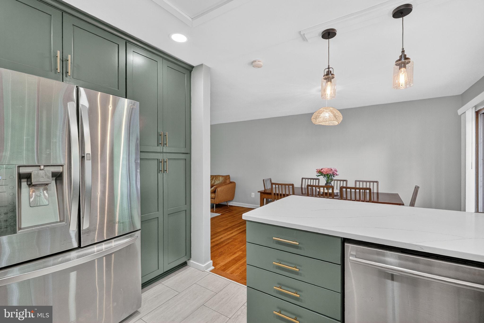 MONTGOMERY KNOLLS - Residential