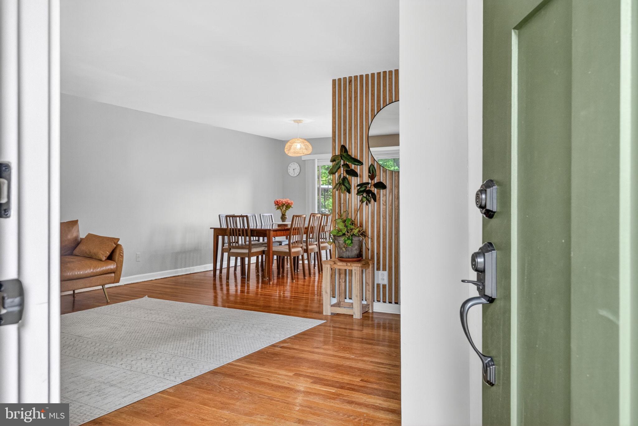 MONTGOMERY KNOLLS - Residential
