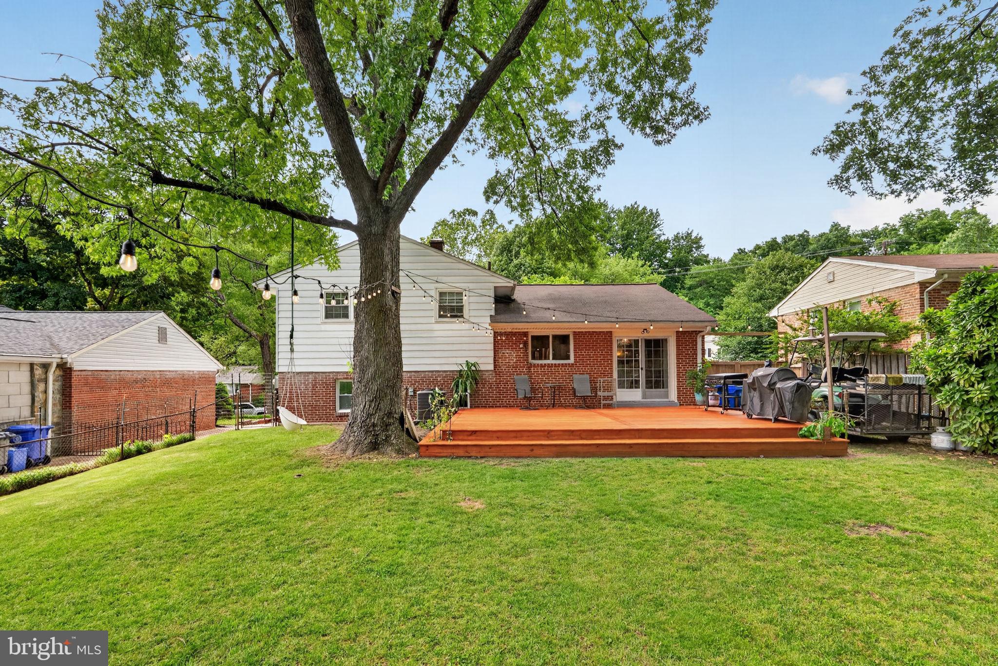 MONTGOMERY KNOLLS - Residential
