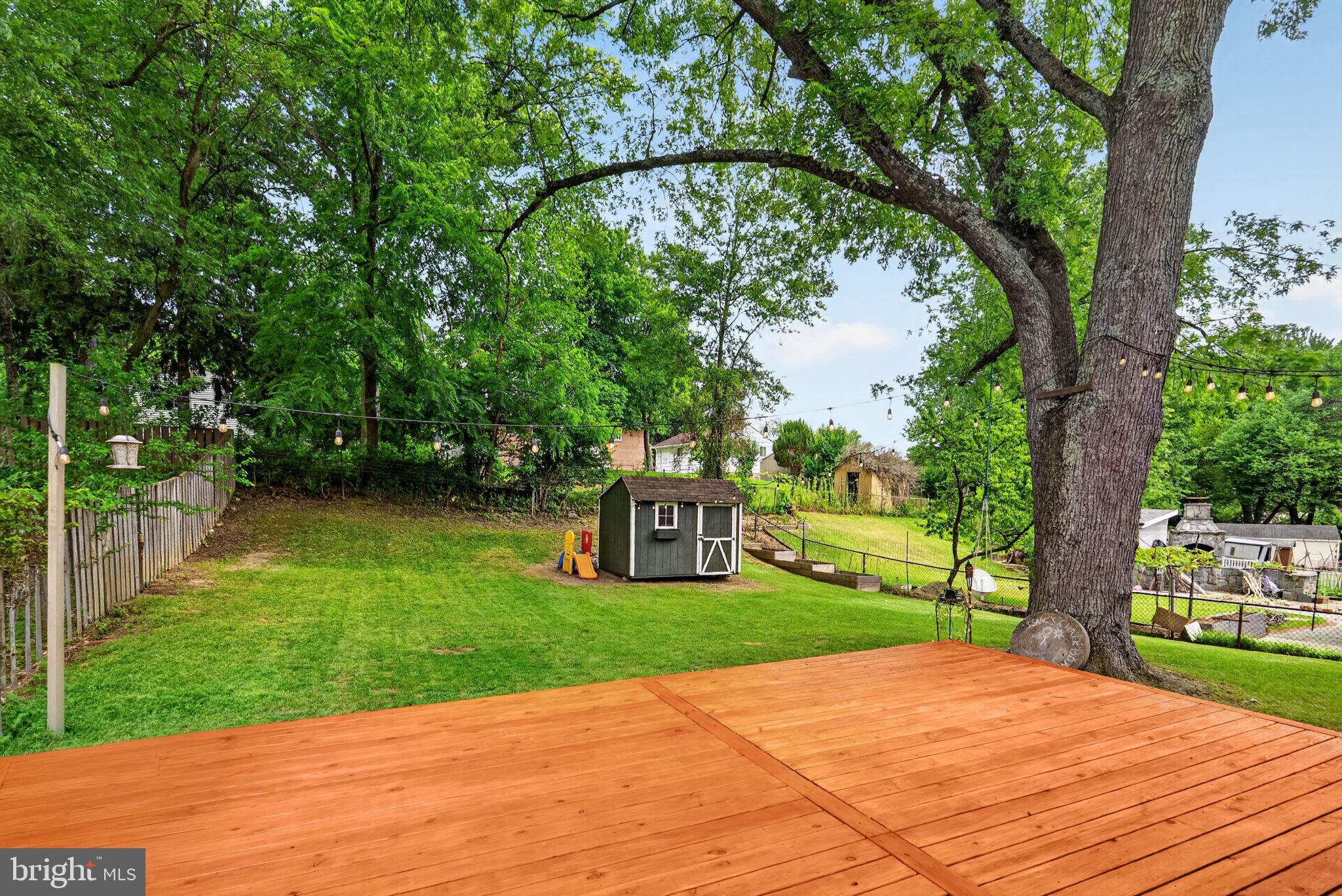 MONTGOMERY KNOLLS - Residential