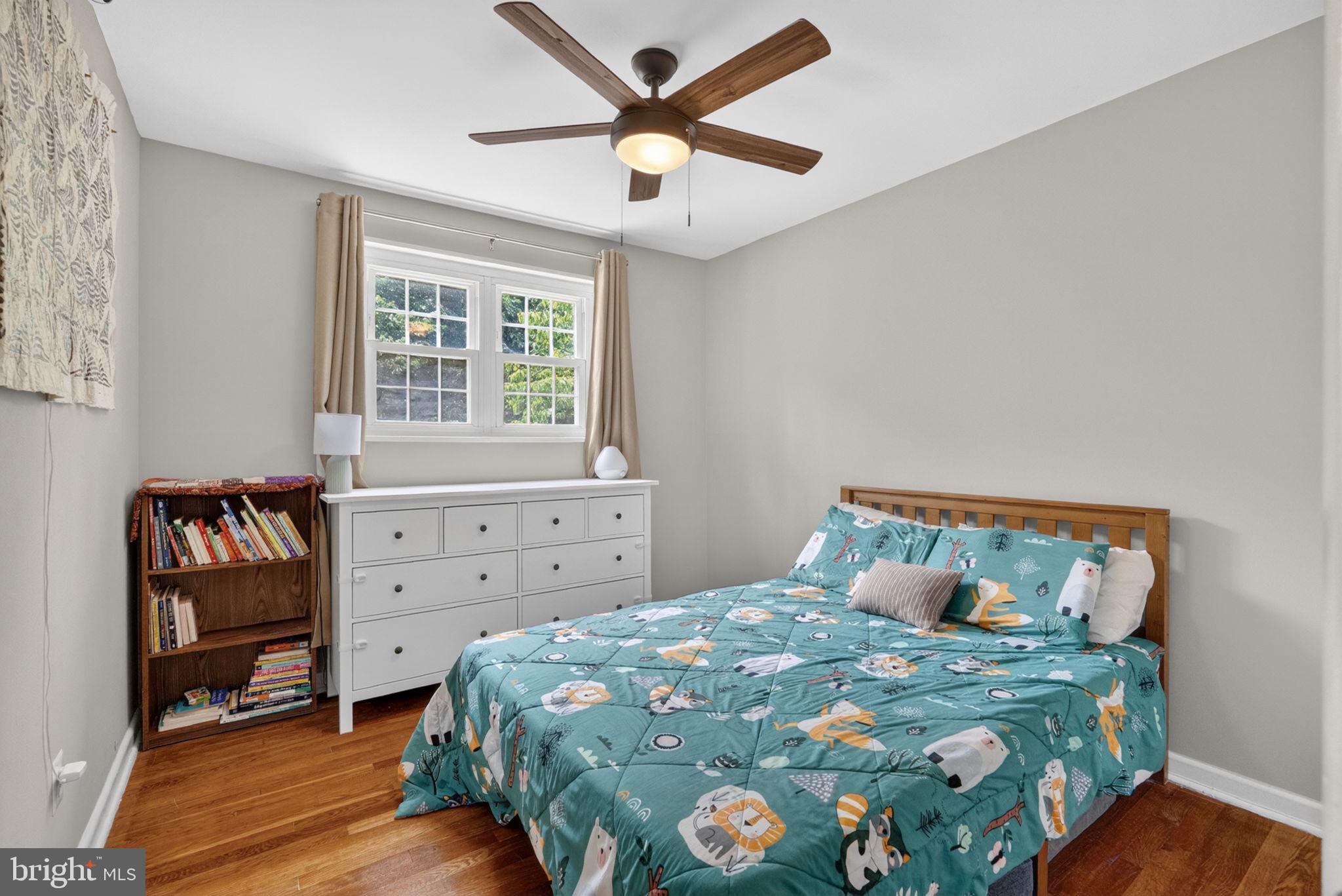 MONTGOMERY KNOLLS - Residential