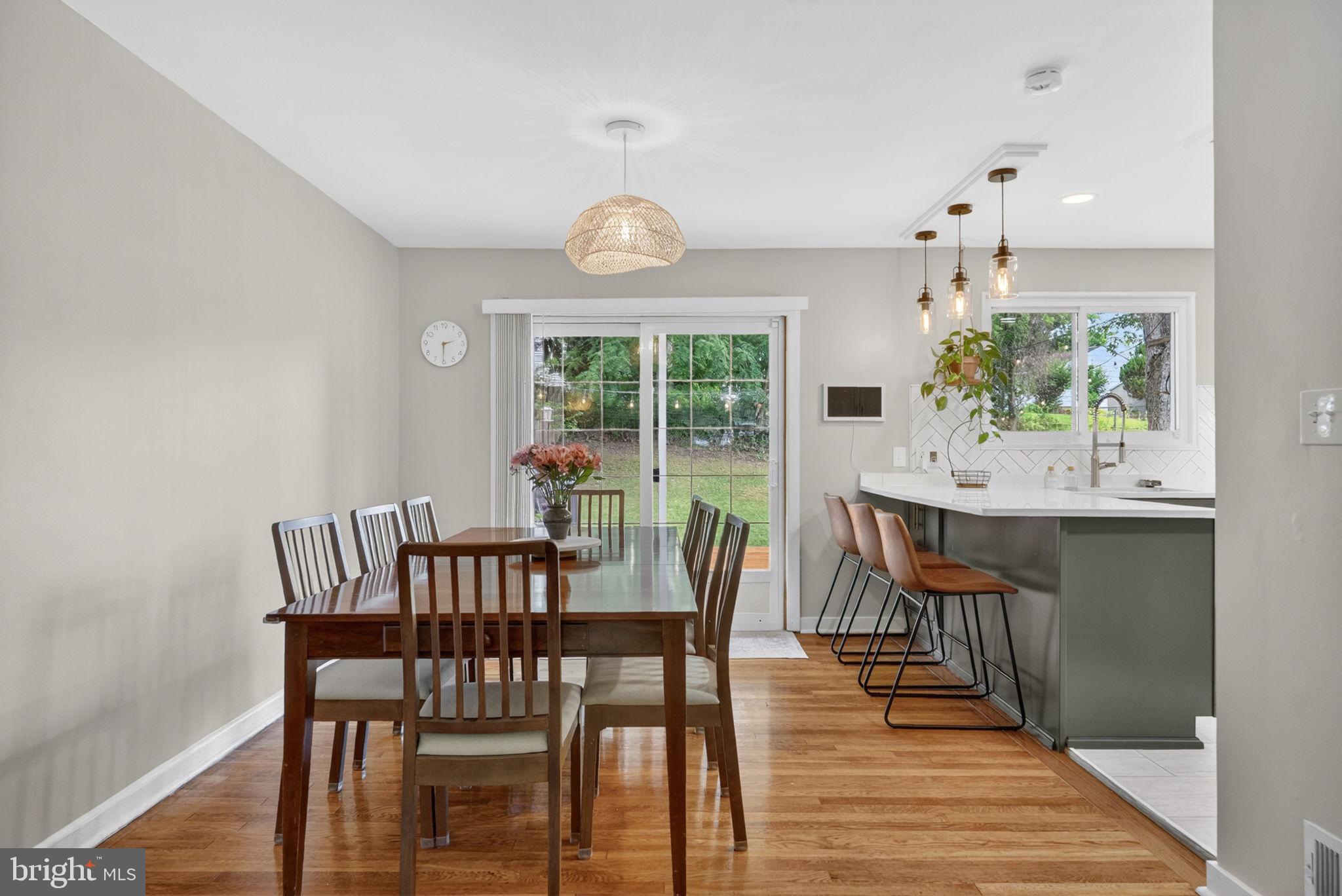 MONTGOMERY KNOLLS - Residential