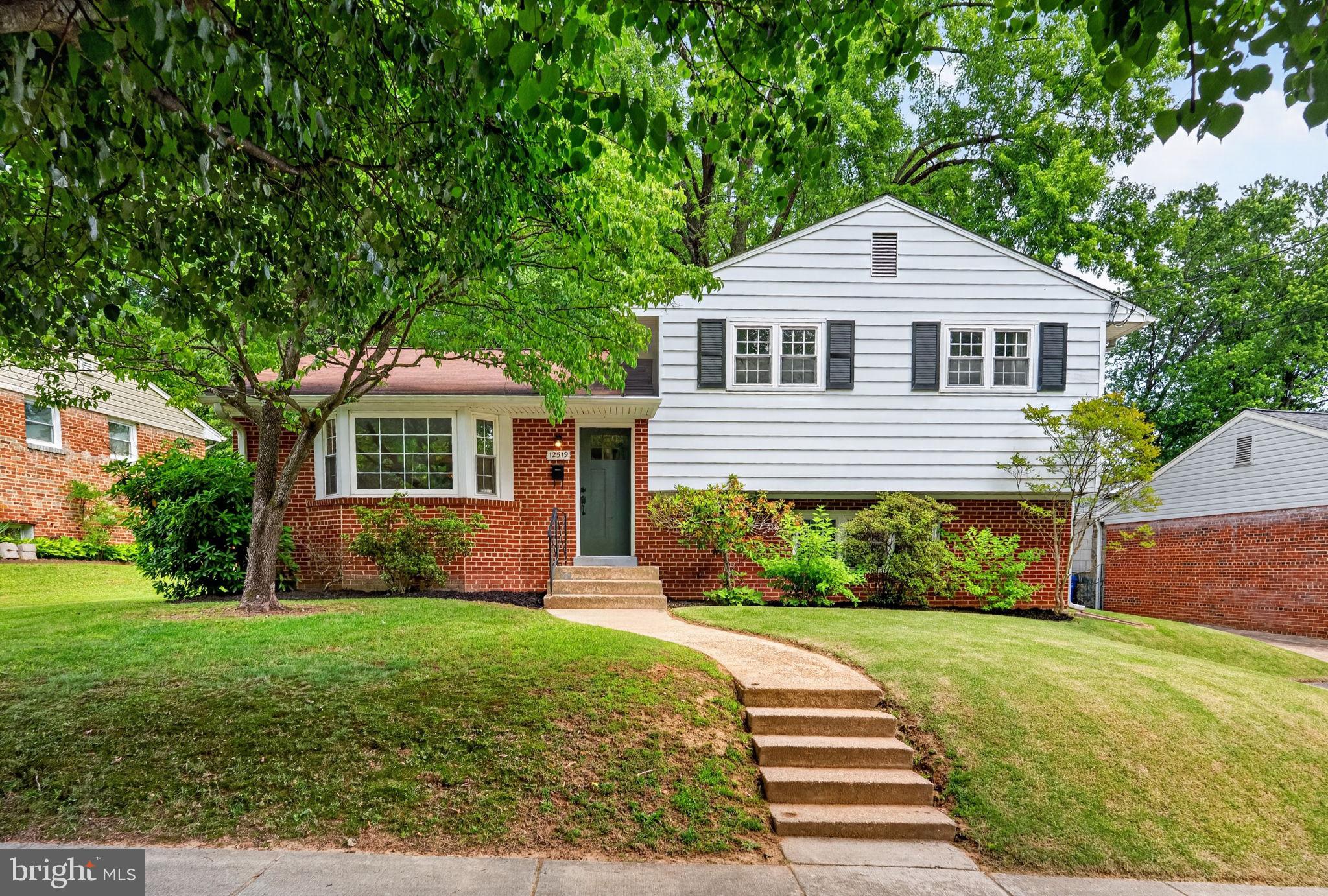 MONTGOMERY KNOLLS - Residential