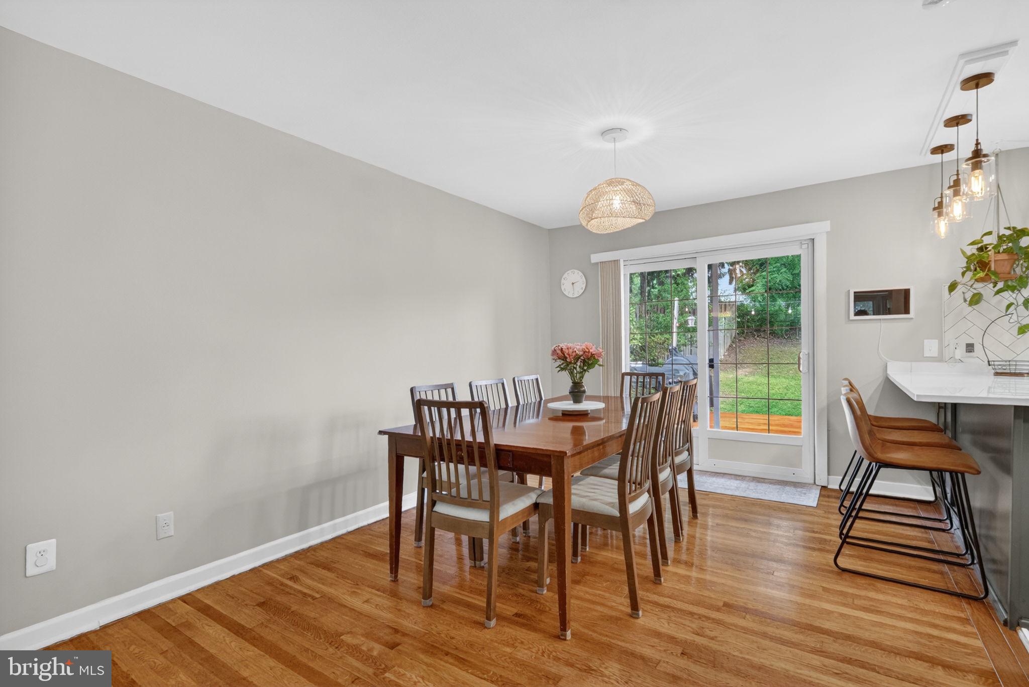 MONTGOMERY KNOLLS - Residential